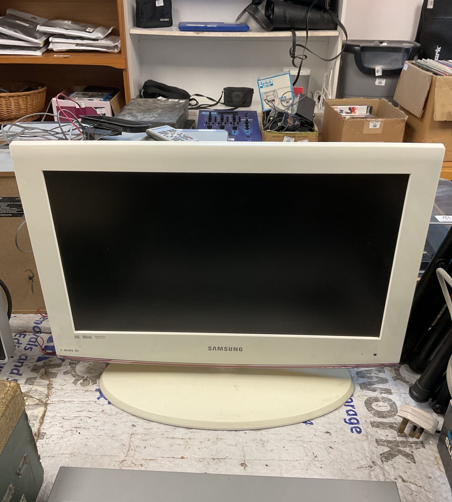 Samsung 22” hd tv working (no remote)