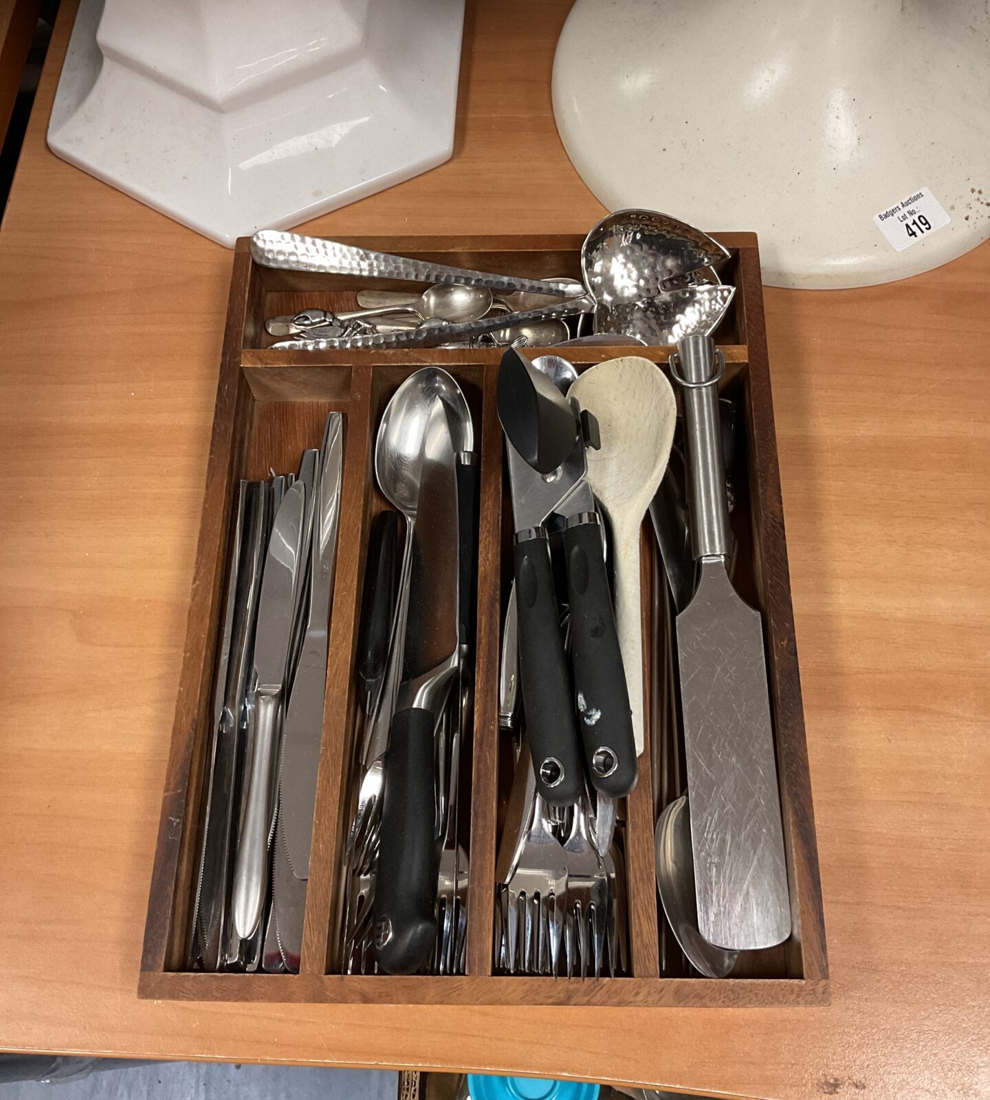 Tray of cutlery including viners