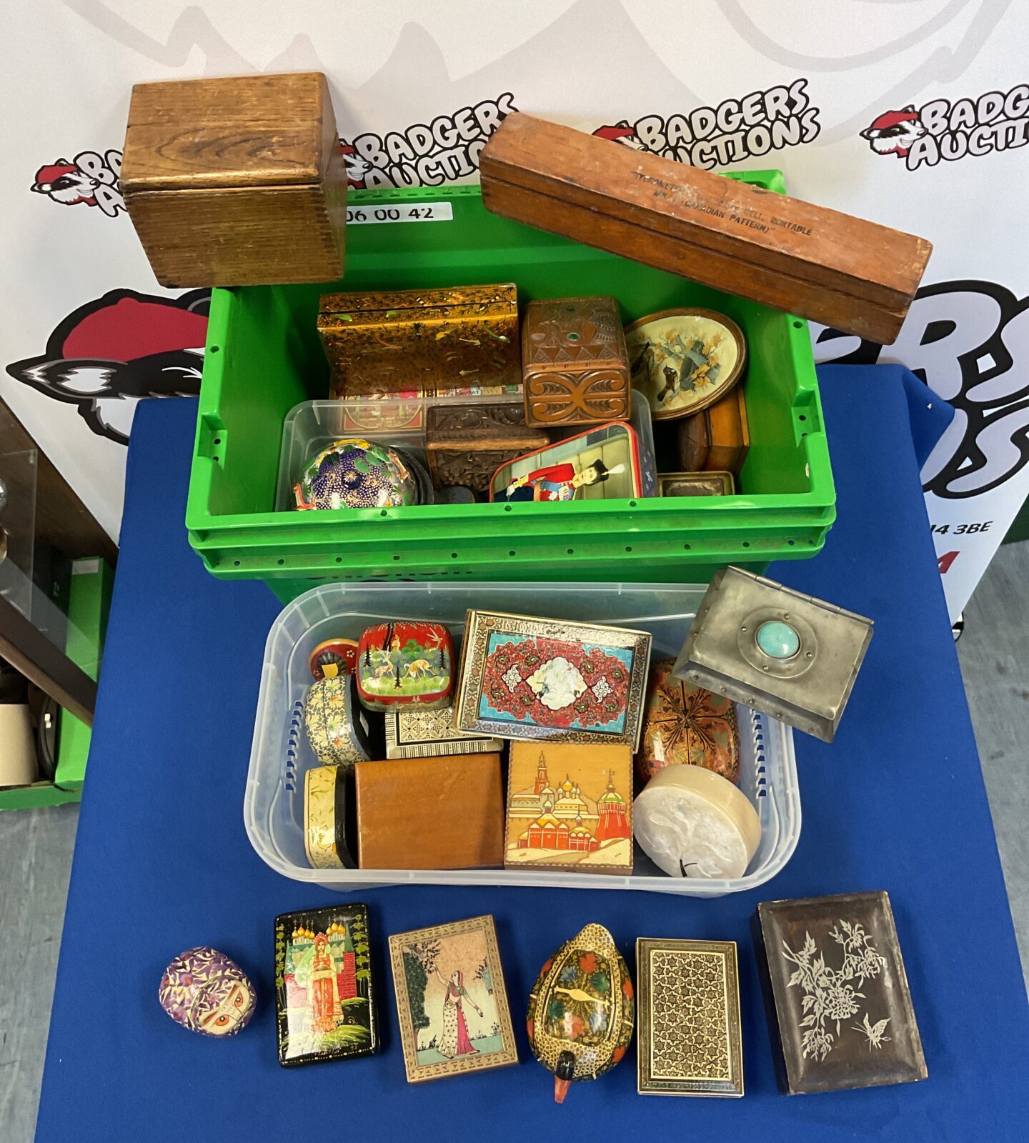 Large collection of wooden & papier mache trinket boxes & tins - Image 3