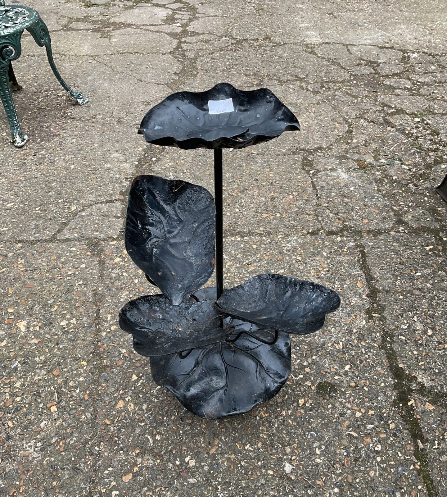 Metal lily pad garden ornament