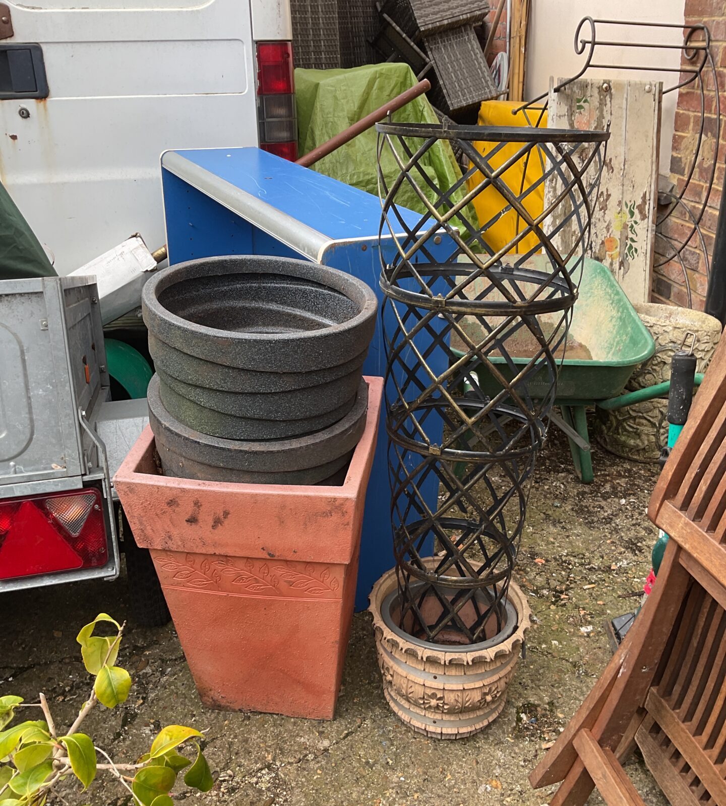 Lot of large plastic plant pots