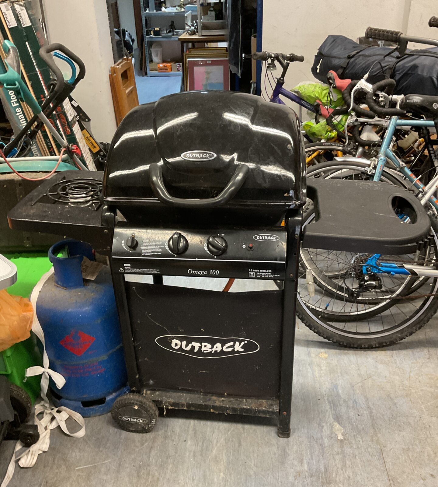 Outback gas bbq with gas bottle