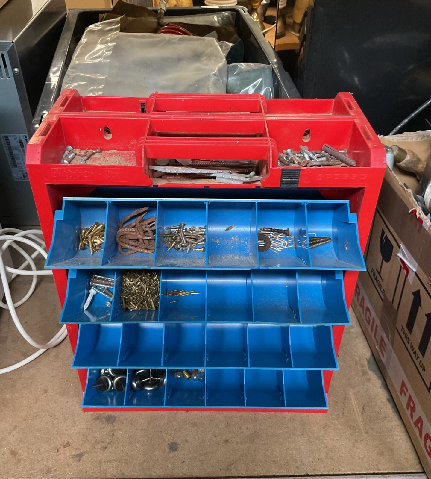 Portable screw and nail storage caddy