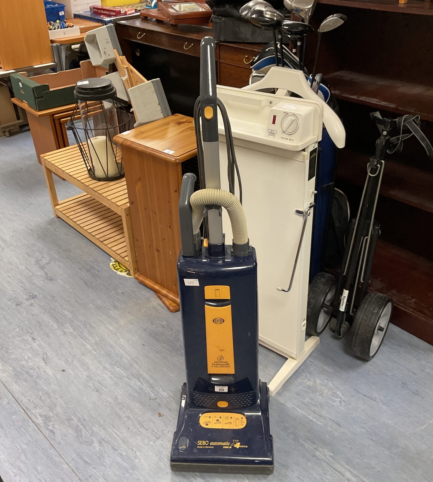 Debo Automatic x4 vacuum cleaner working