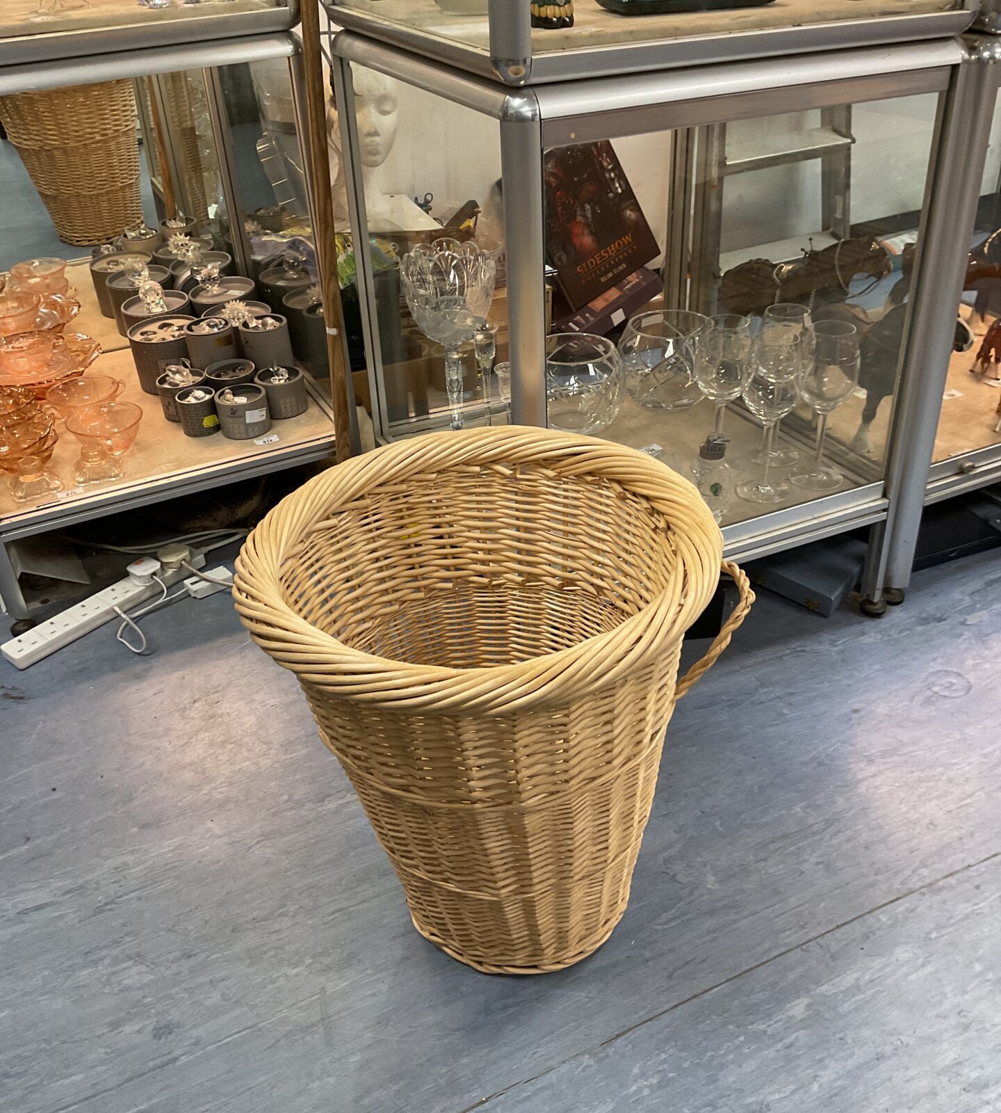 Wicker laundry basket