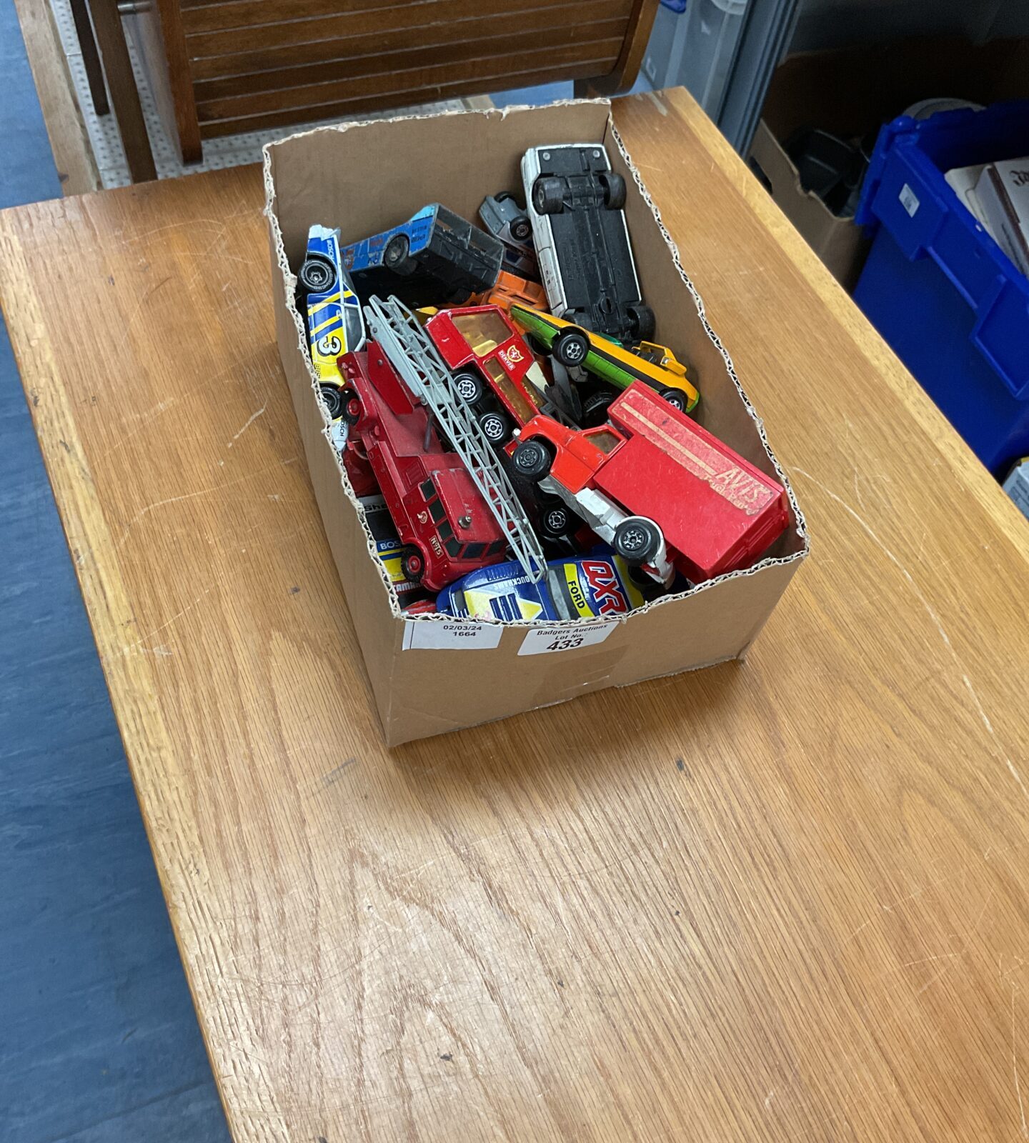 Box of mixed diecast models inc matchbox and lesney