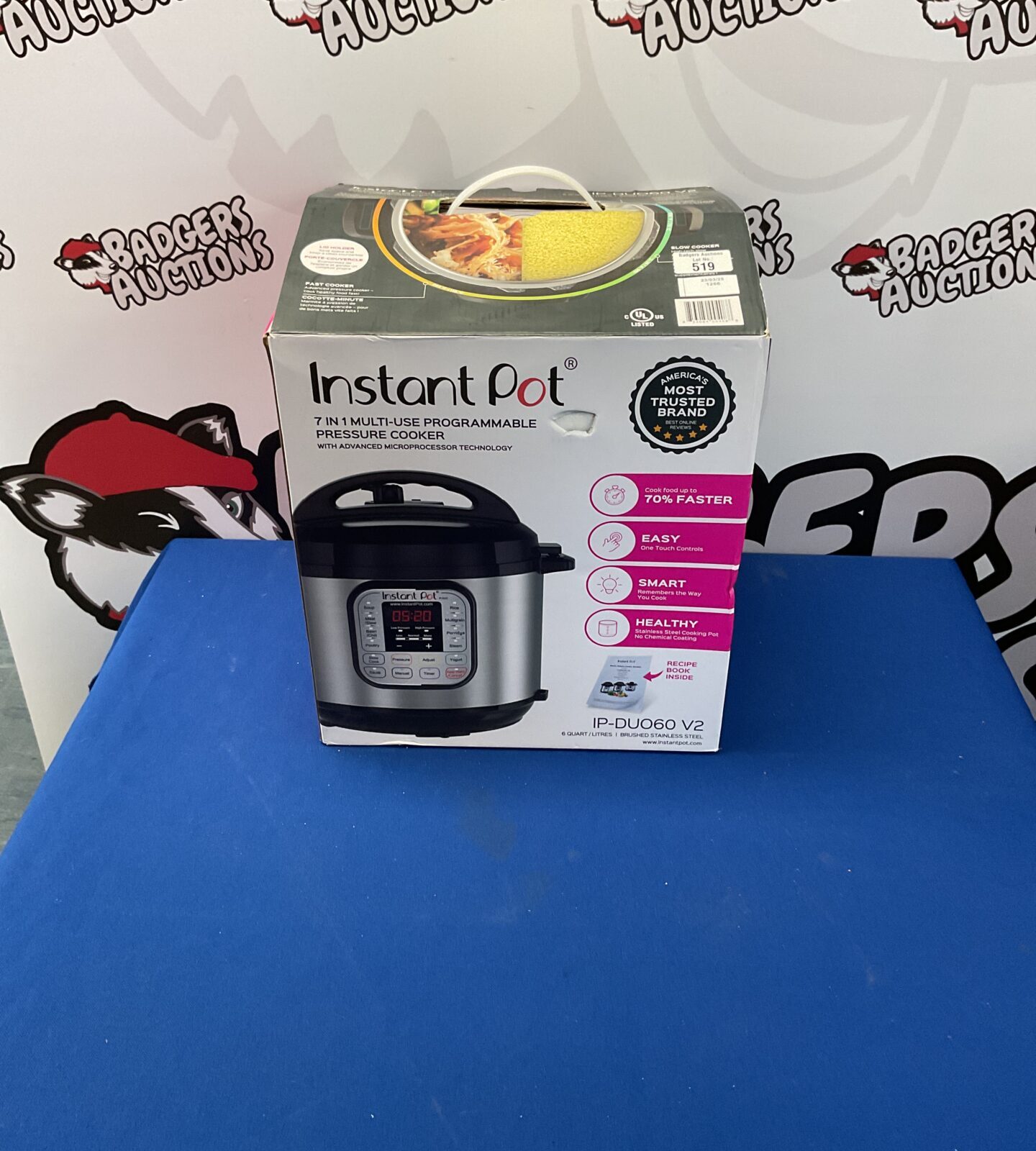 Instant Pot 7 in 1 pressure cooker appears new