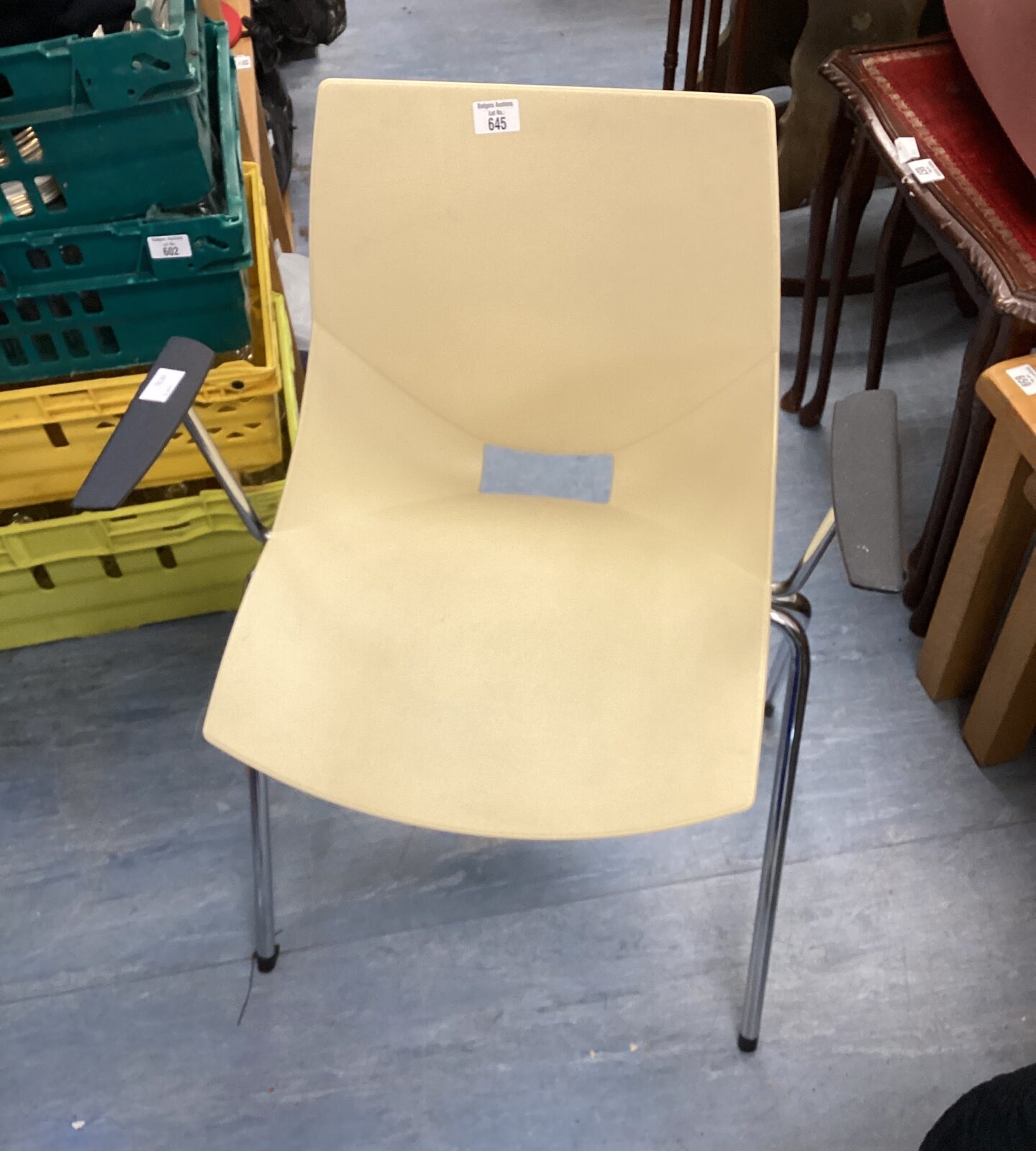 Peter horobin chrome frame beige shell chair