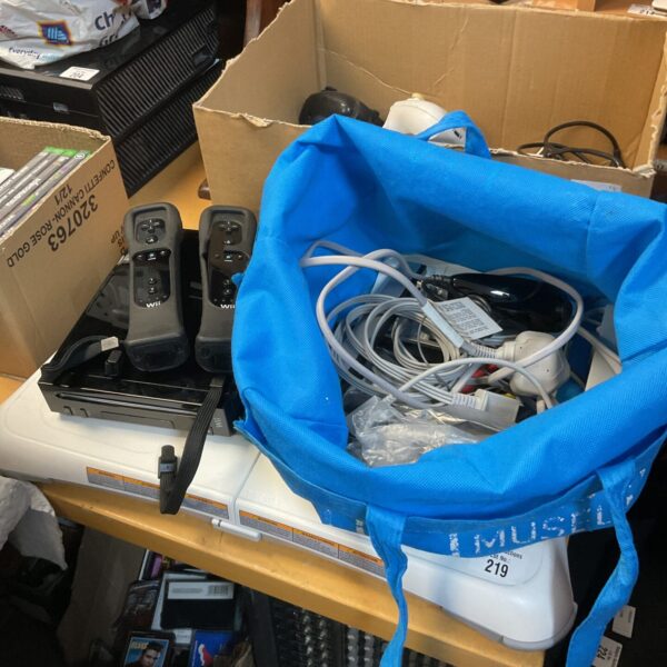 Black Nintendo wii console with controllers & accessories