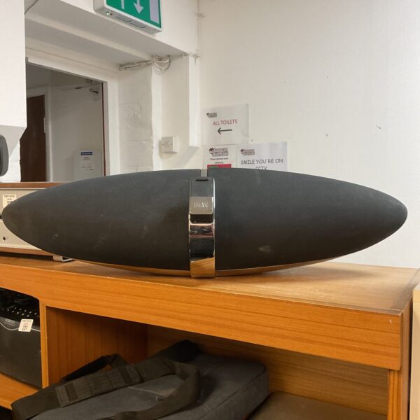 Bowers & wilkins zeppelin speaker