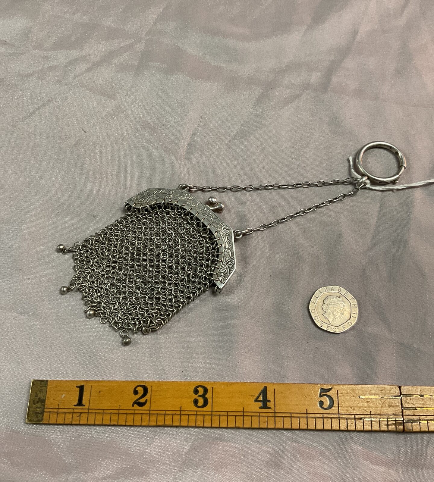 chinese export silver chainmail purse fully stamped with marks Cw-cum wo 1849-1910 withfinger ring clip 43.5g