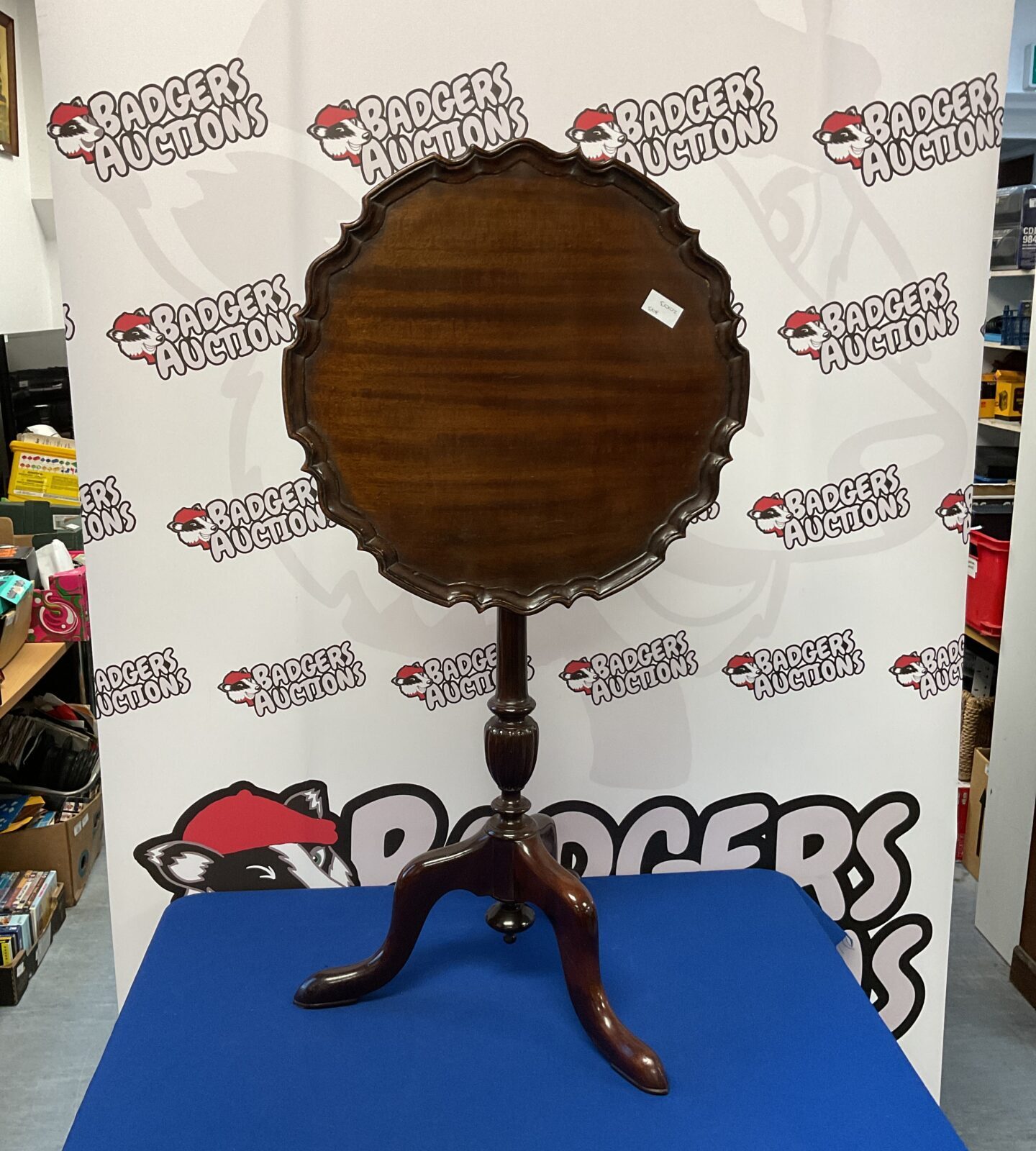 Georgian mahogany pie crust tilt top table