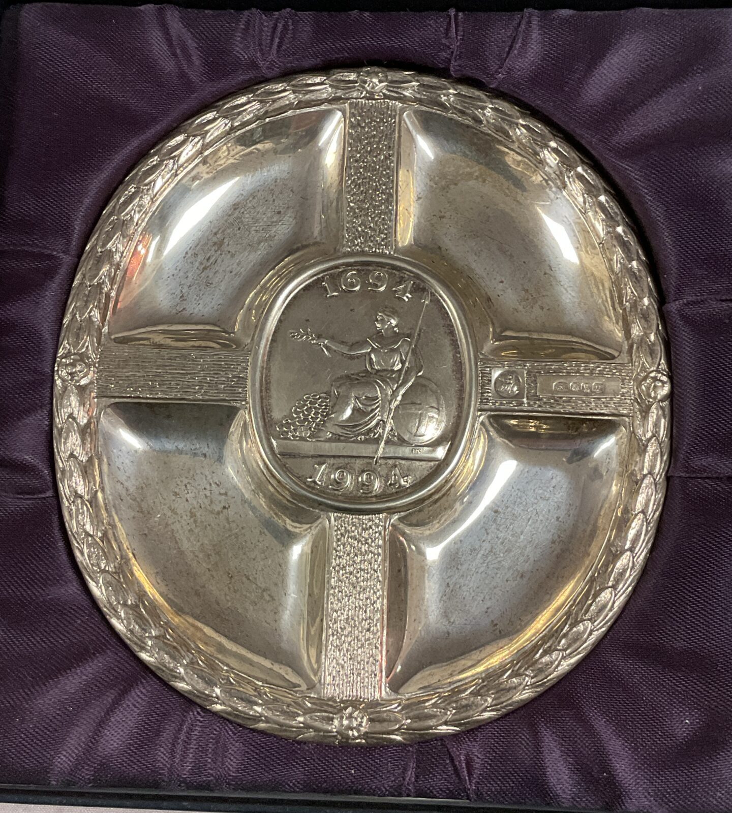 Bank of England Brittania 9.58%Silver Commemoration dish 1694 -1994 60g