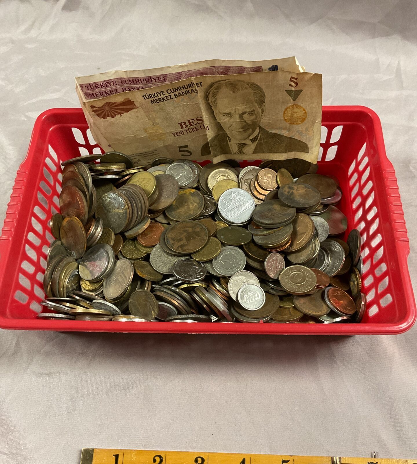 Tray mixed coins and some notes