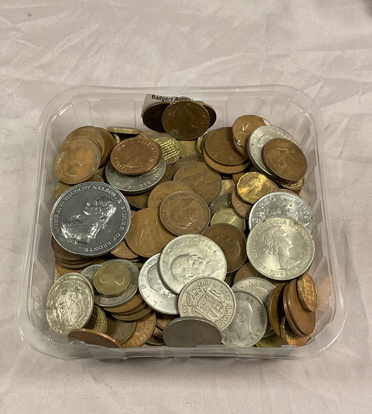 Tray of assorted coins