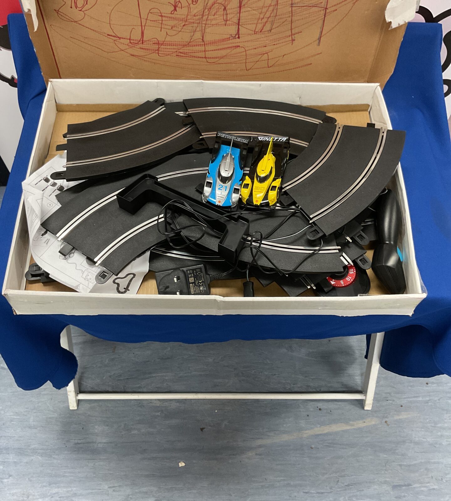 Scalextric ginetta racers set with cars - Image 2