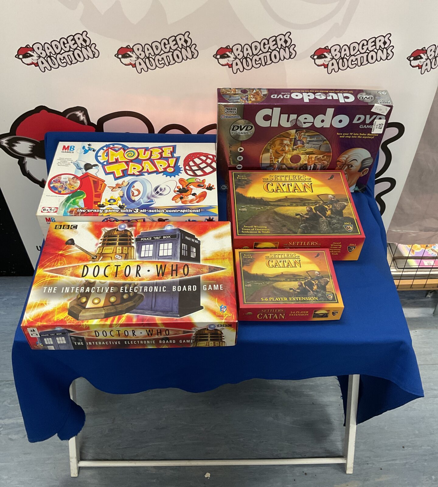 Bundle of mixed board games inc cluedo, doctor who and settlers of catan