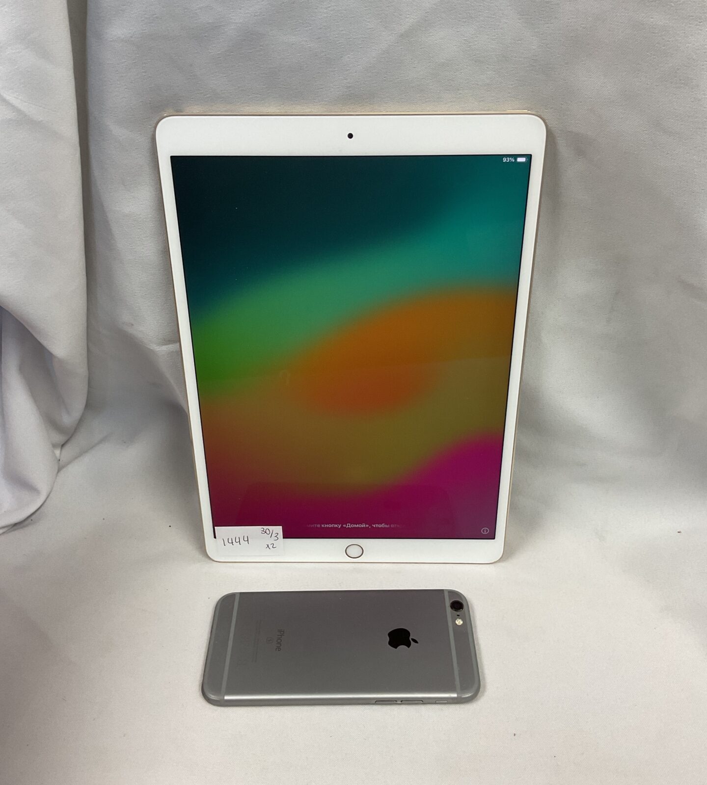Apple ipad model a1701 & iphone 6s both cleared down & working