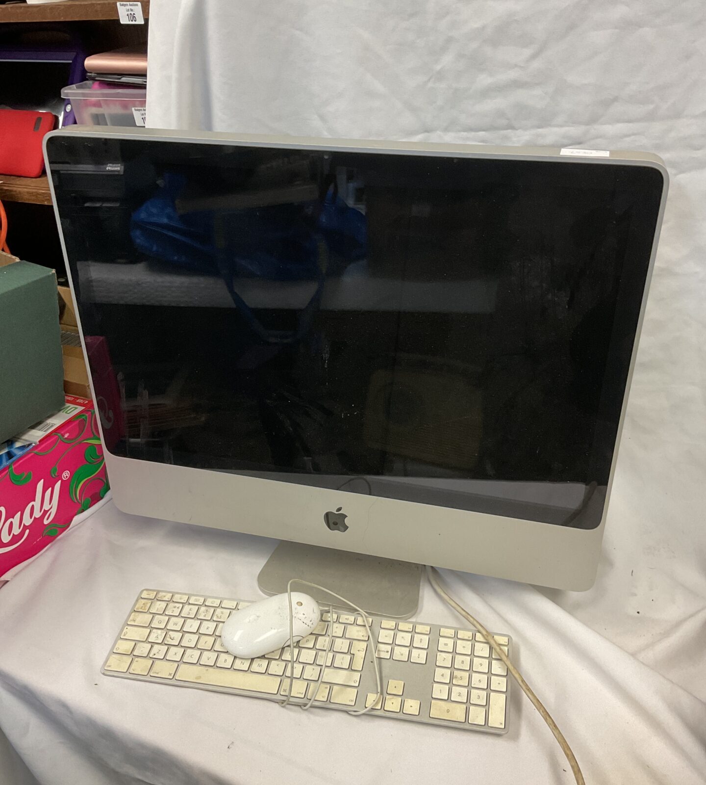 2007 Apple Mac computer with keyboard & mouse