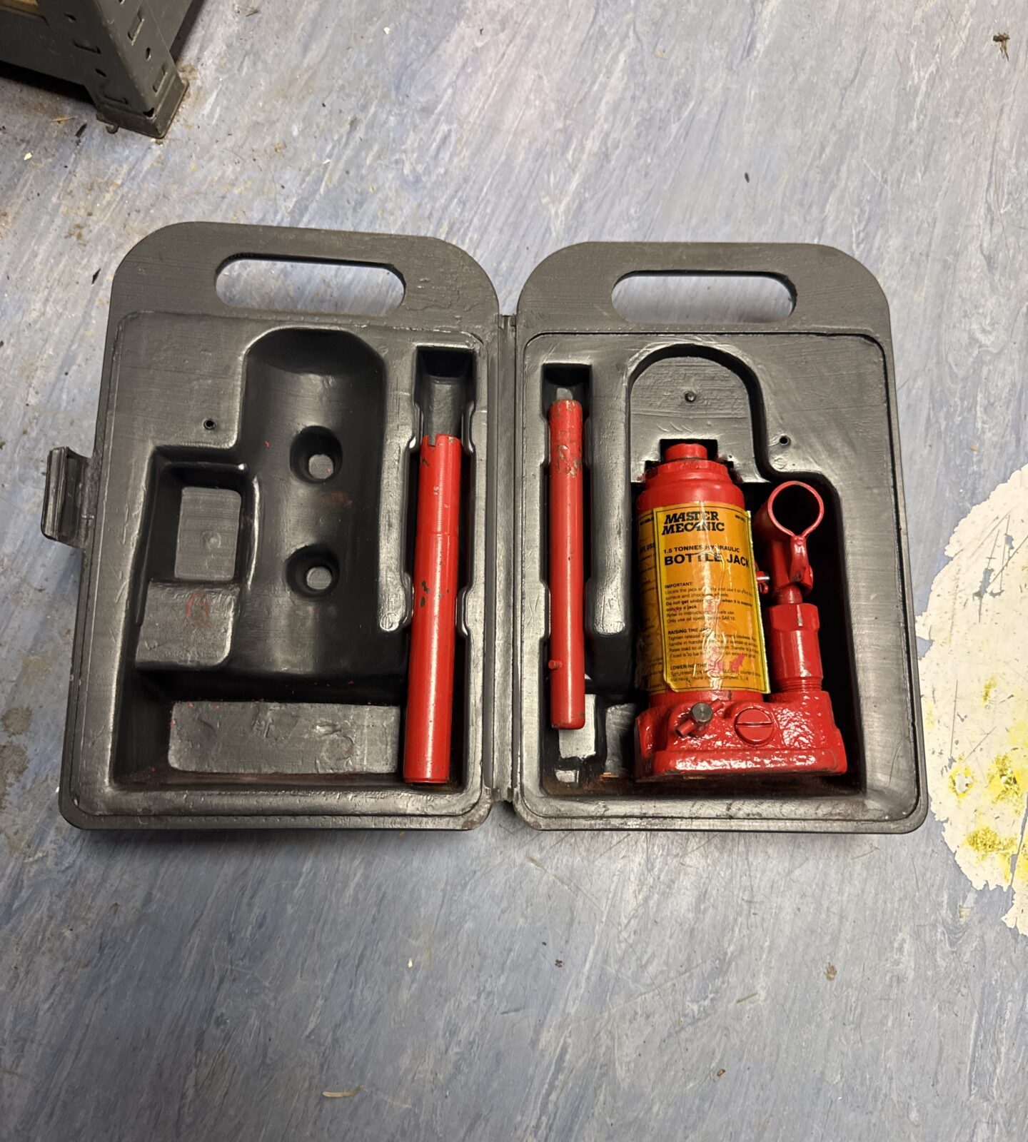 Master mechanic 1.5 ton bottle jack