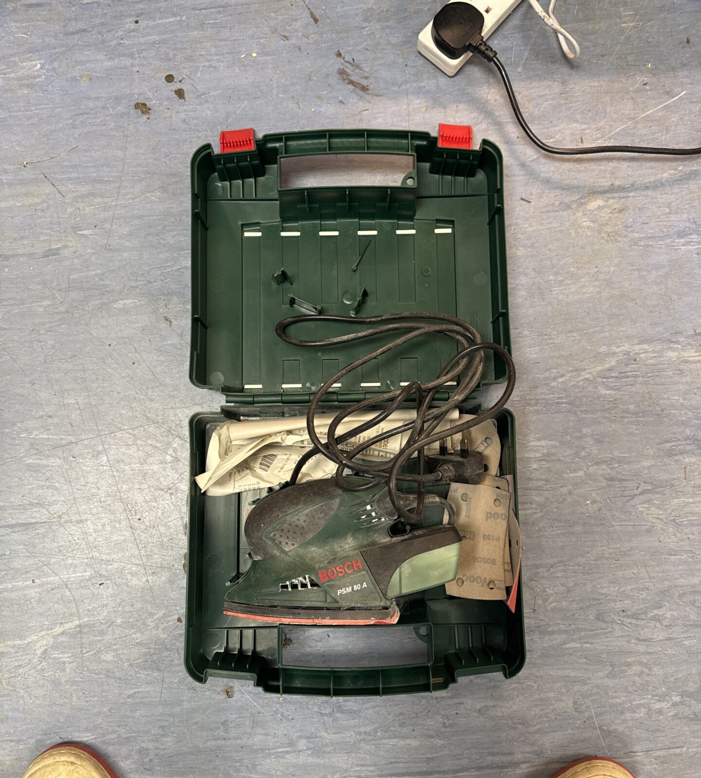 Bosch psm 80 a multi sander with spare pads - working
