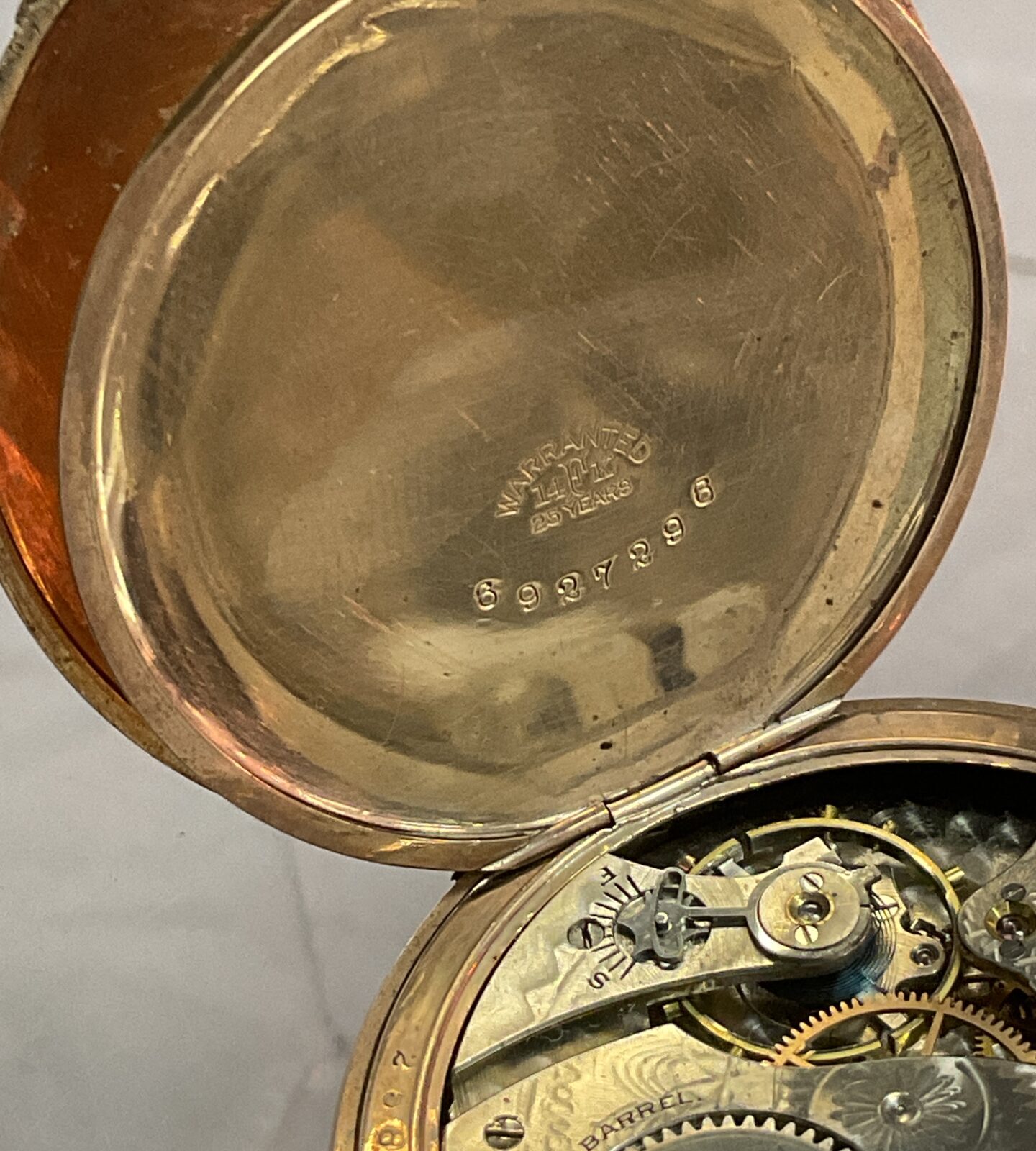 Vintage yellow metal Waltham pocket watch working glass cracked - Image 3