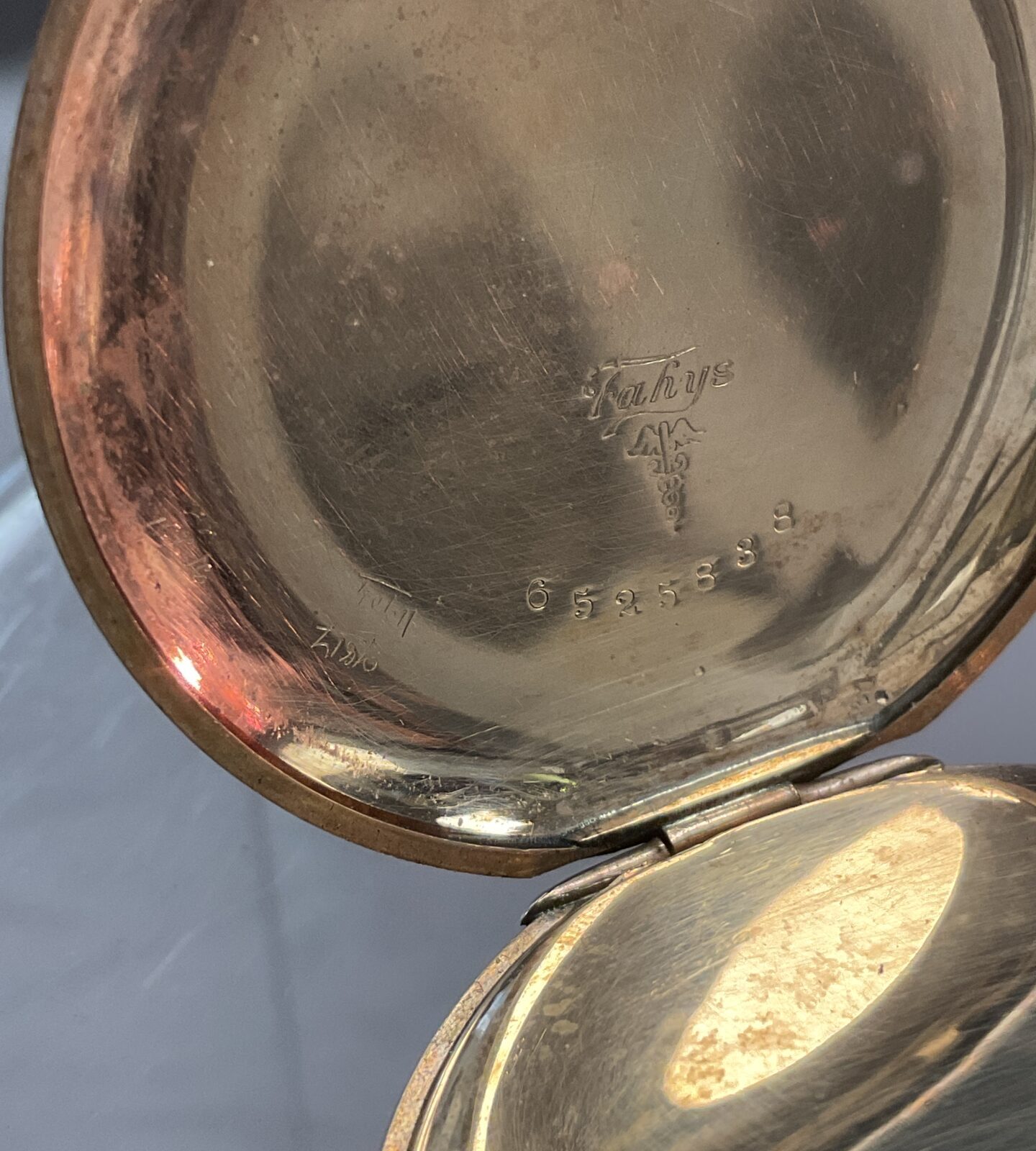 Vintage yellow metal Waltham pocket watch working glass cracked - Image 4