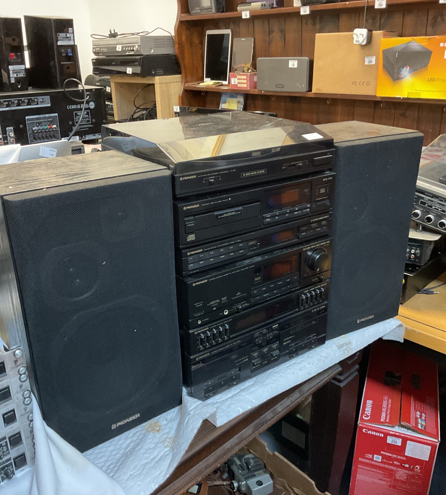 Pioneer sepetates HiFi system with dc-z91 double cassette amplifier
