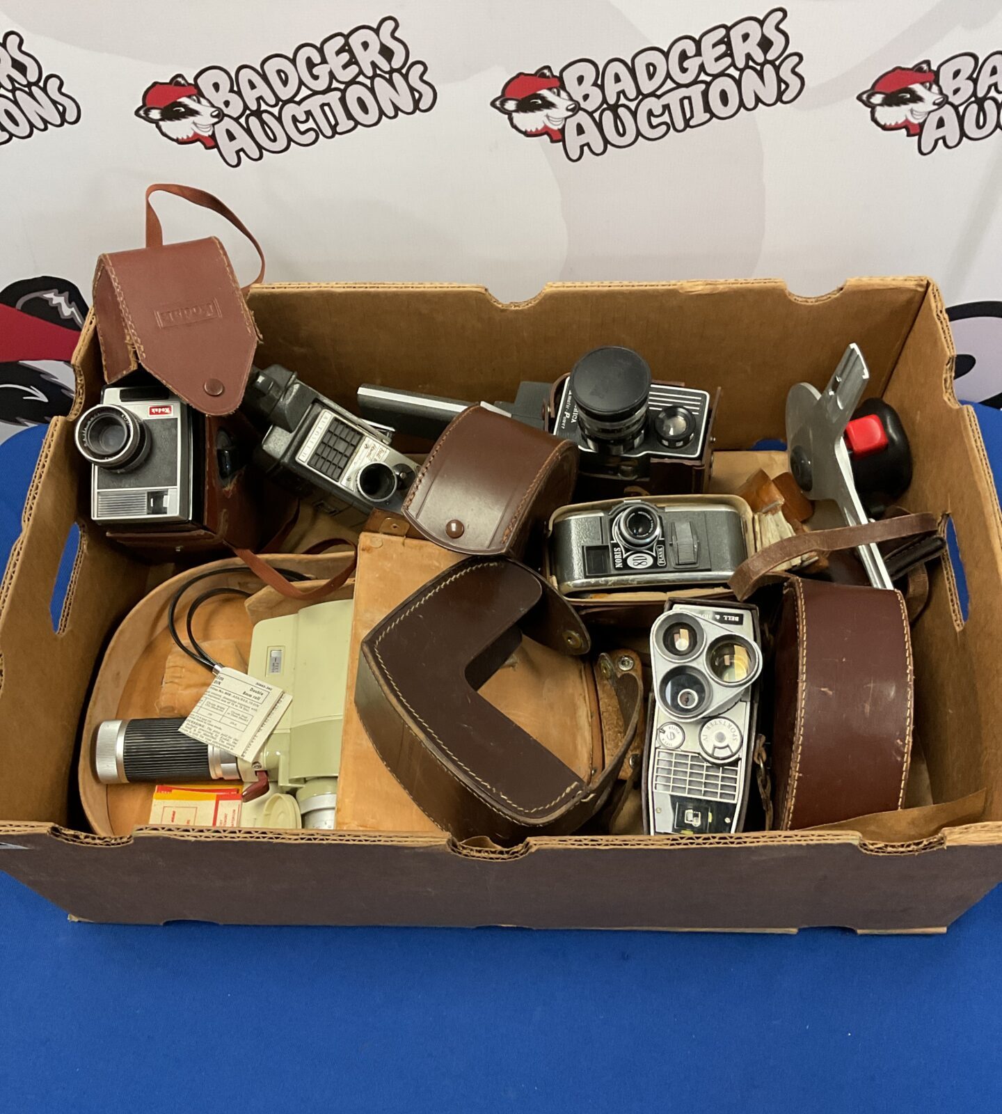 Tray of vintage 8mm cinefilm cameras inc bell & howell & kodak