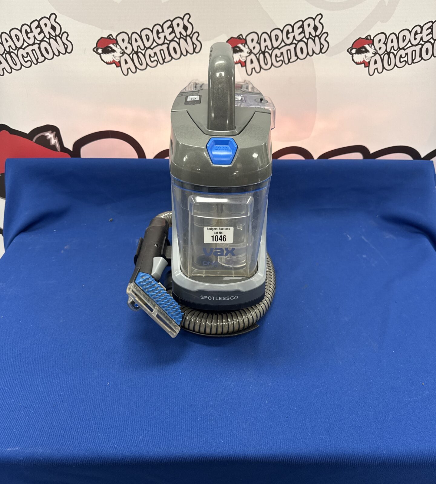 Vax onepwr cordless spotless go carpet cleaner - no charger, powers on, untested further