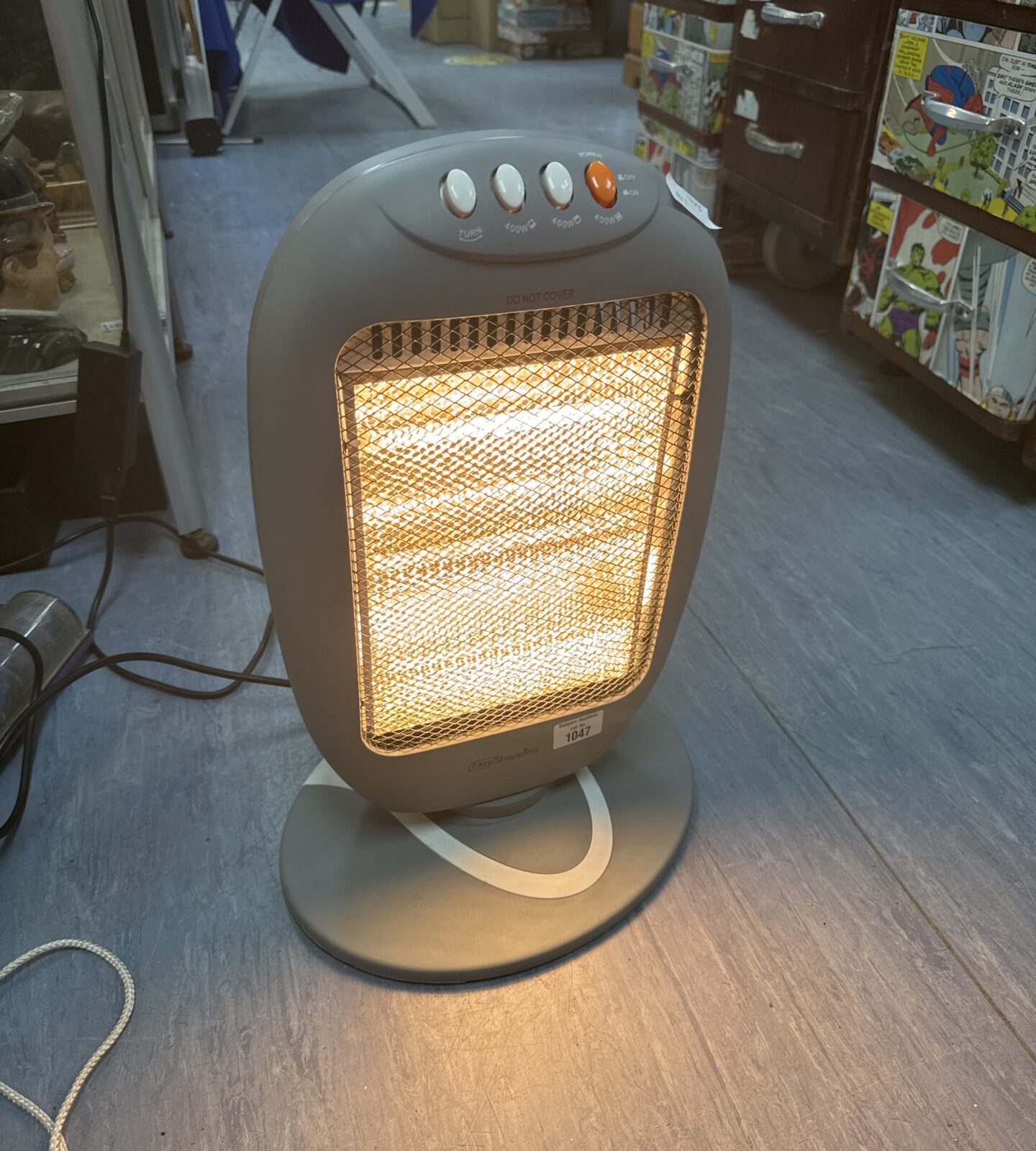 Small oscillating easy shopping halogen heater 1200w - working
