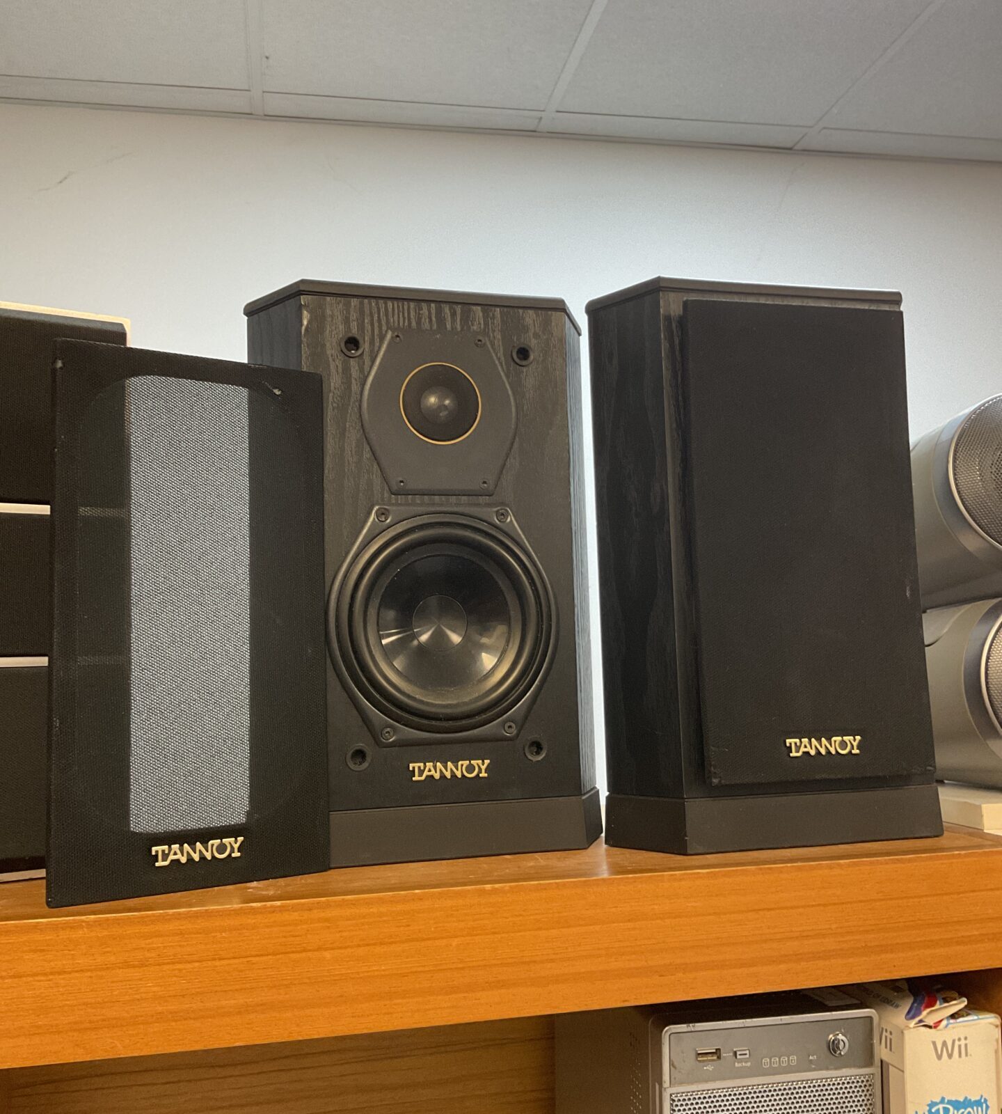 Pair of tannoy bookshelf speakers