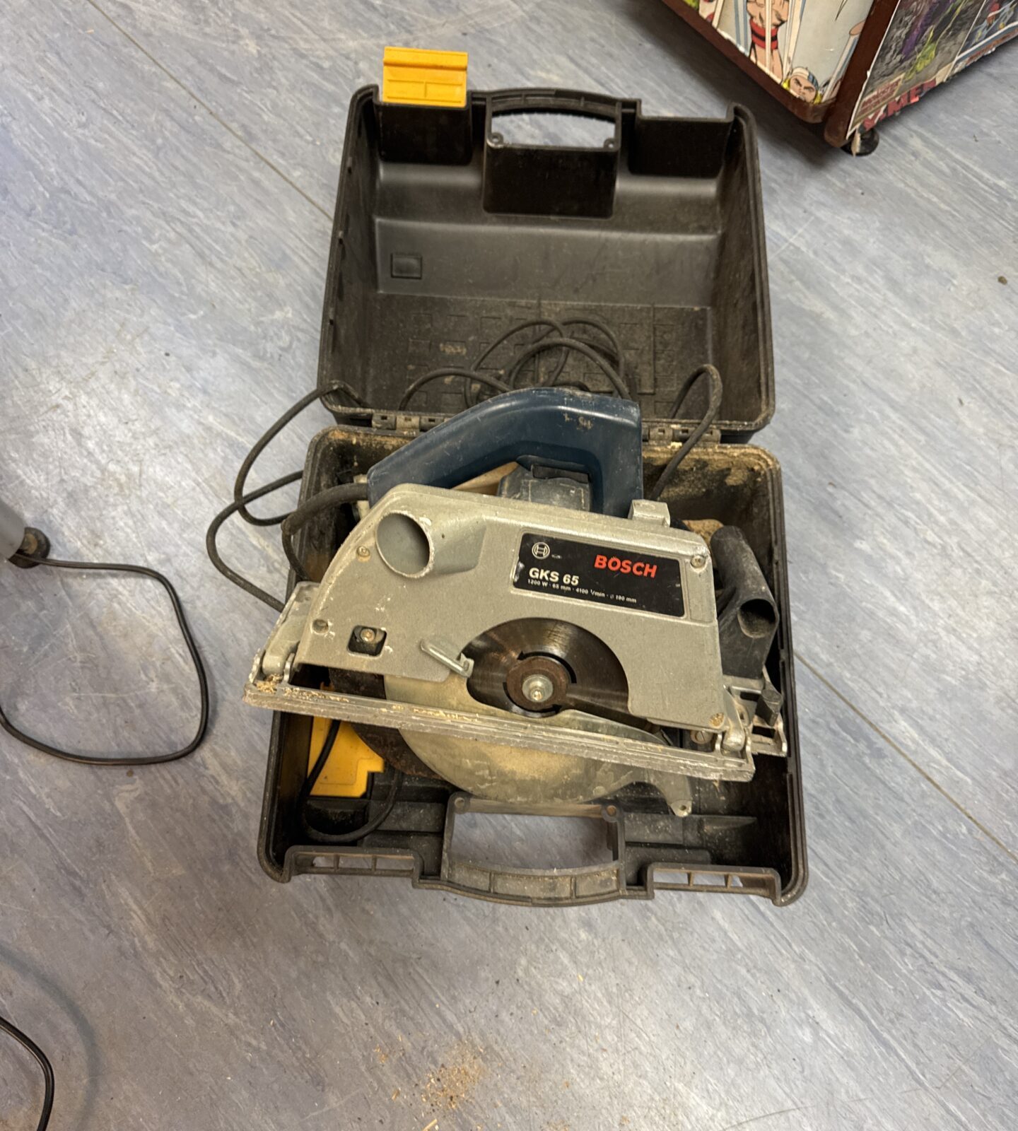 Bosch gks 65 circular saw - working