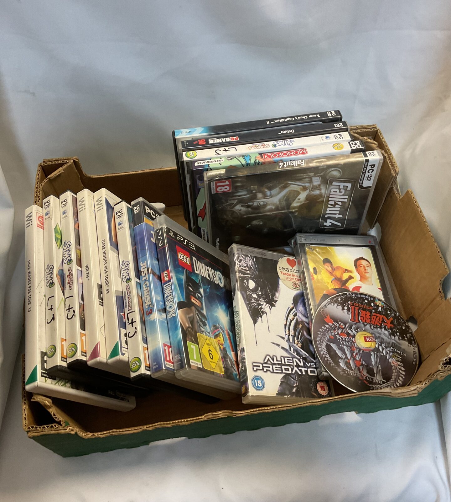 Box of console games inc ps3 & Nintendo wii