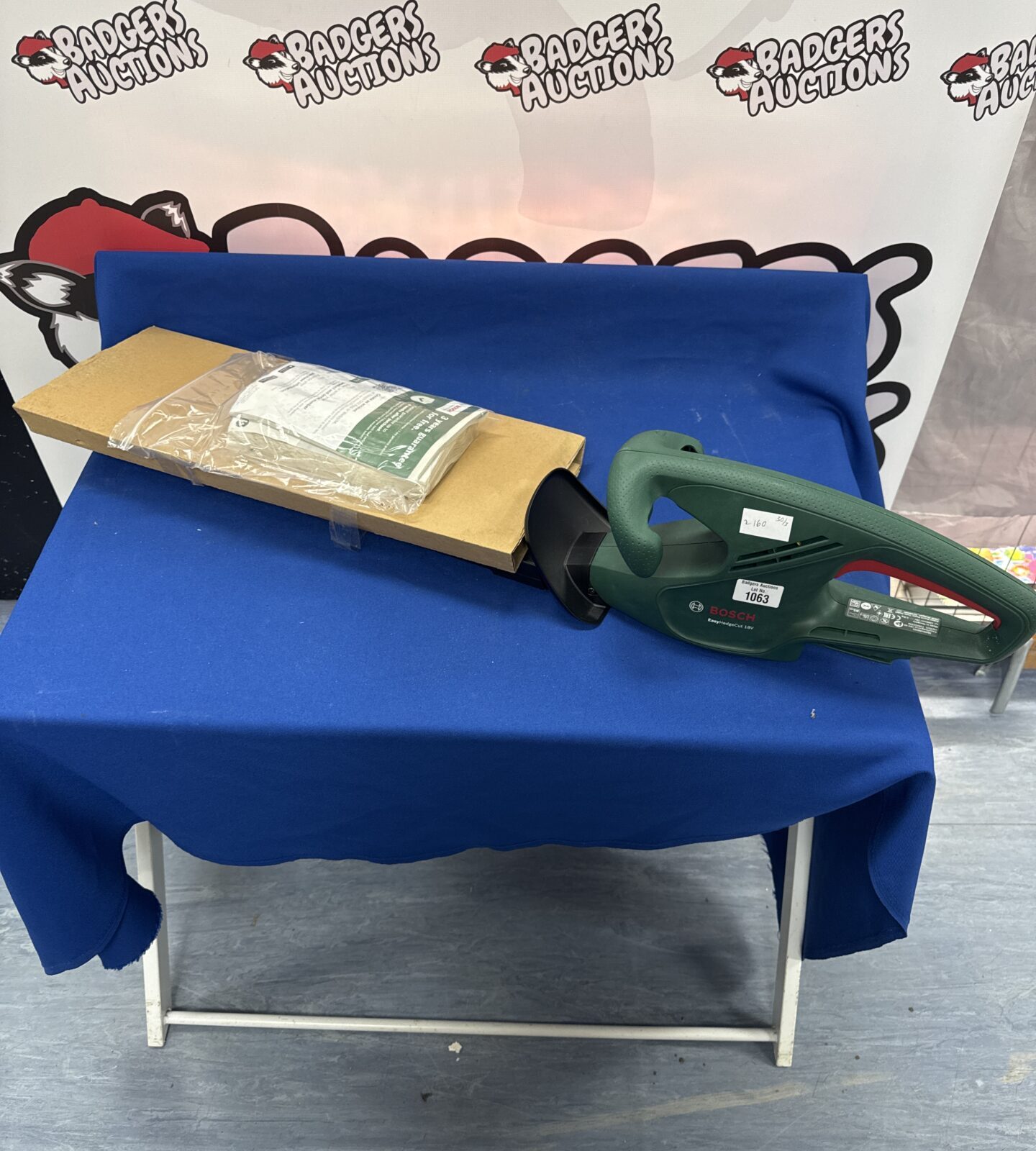 Bosch easyhedgecut 18v cordless hedge cutter body only with manual - appears unused