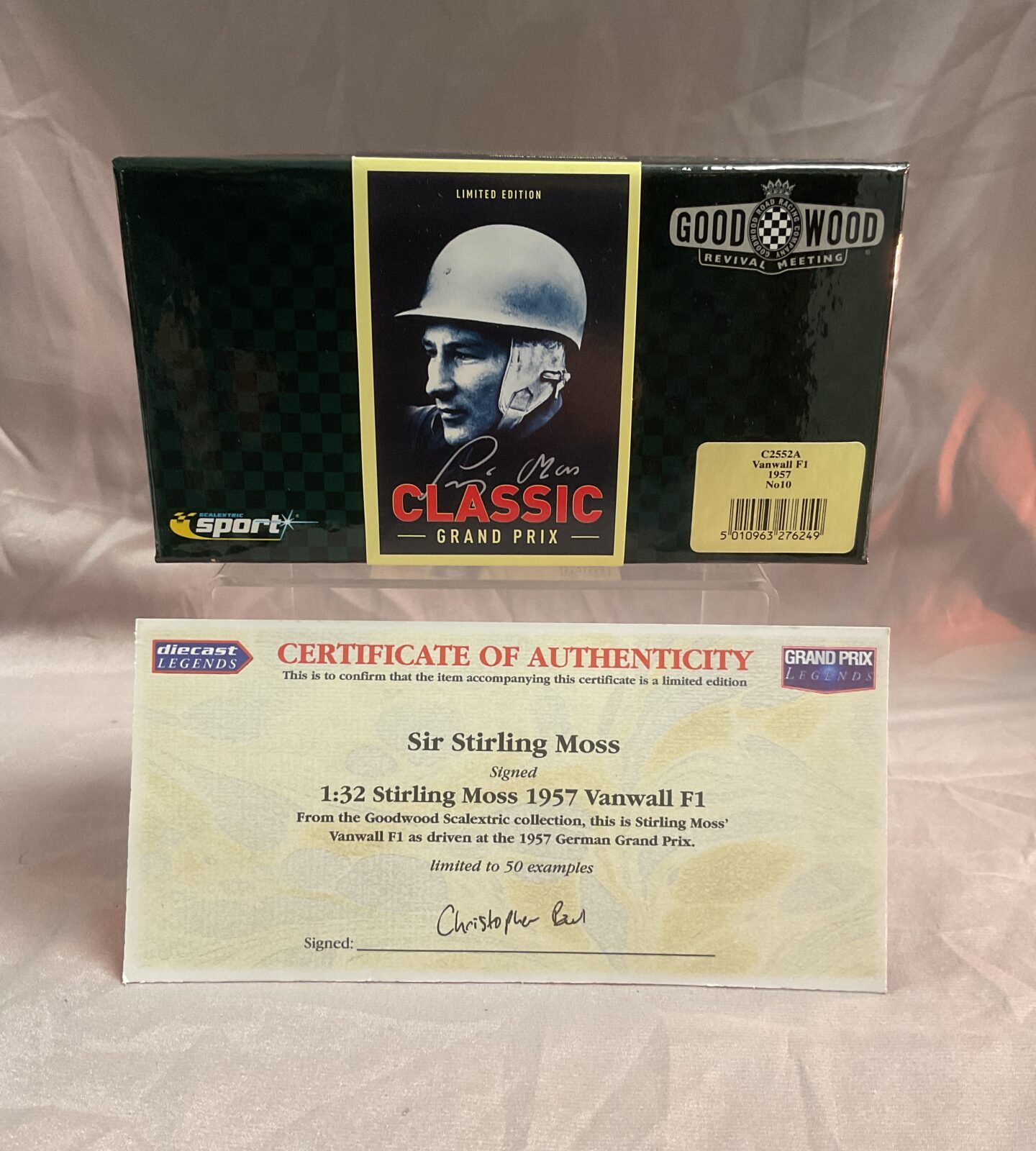 stirling moss signed limited to 50 gp legend vanwall f1 scalextric car - Image 2