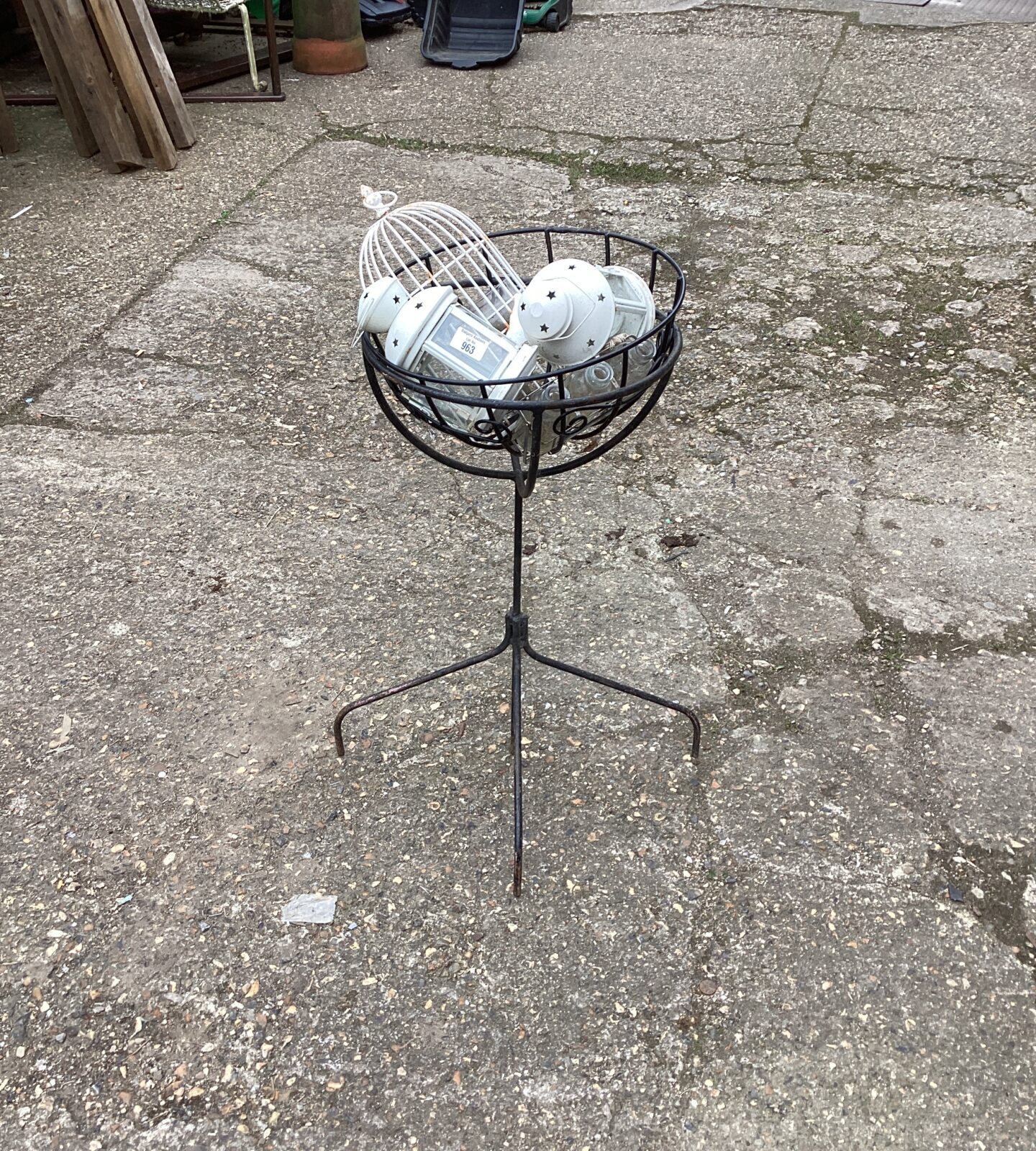 Metal flower pot stand with lanterns