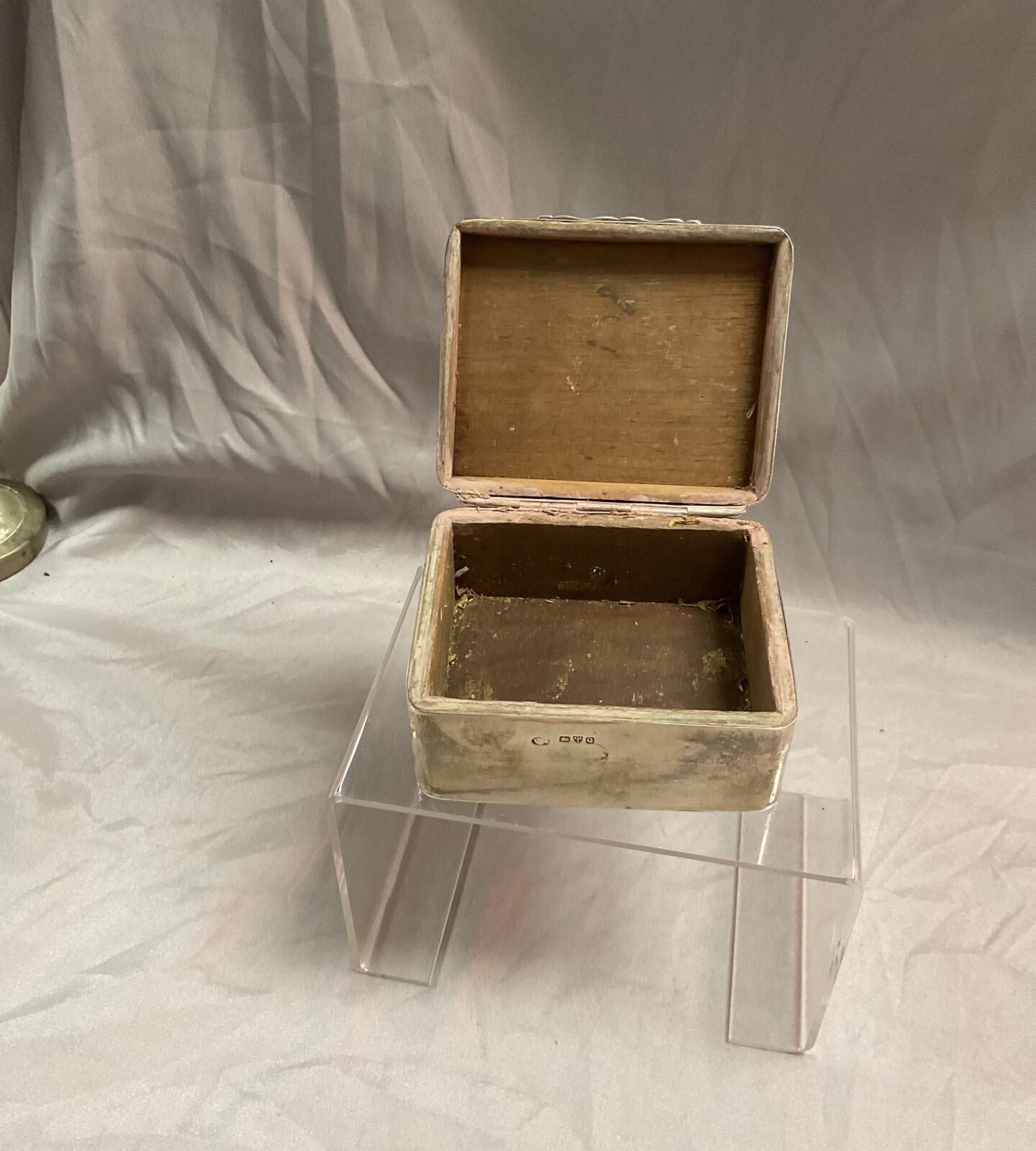 Chester Hallmarked Silver cigarette Wood lined box 340g gross - Image 2
