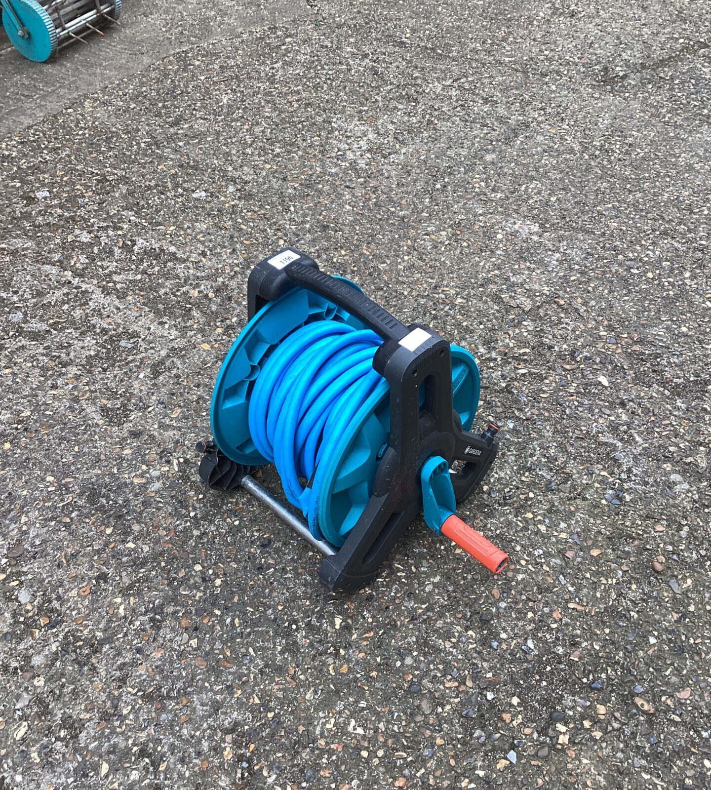 Hose pipe with reel