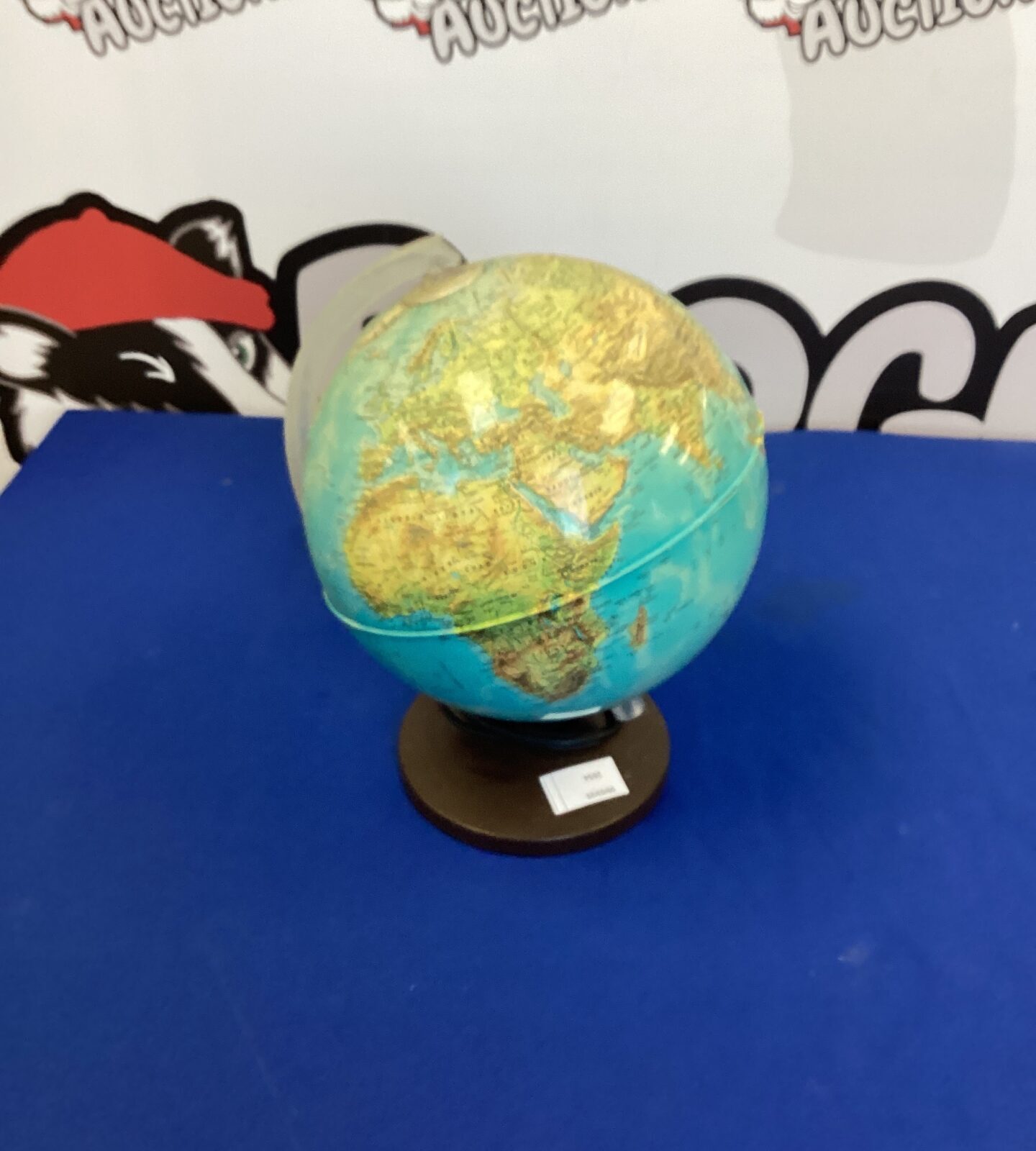 Small illuminating Globe