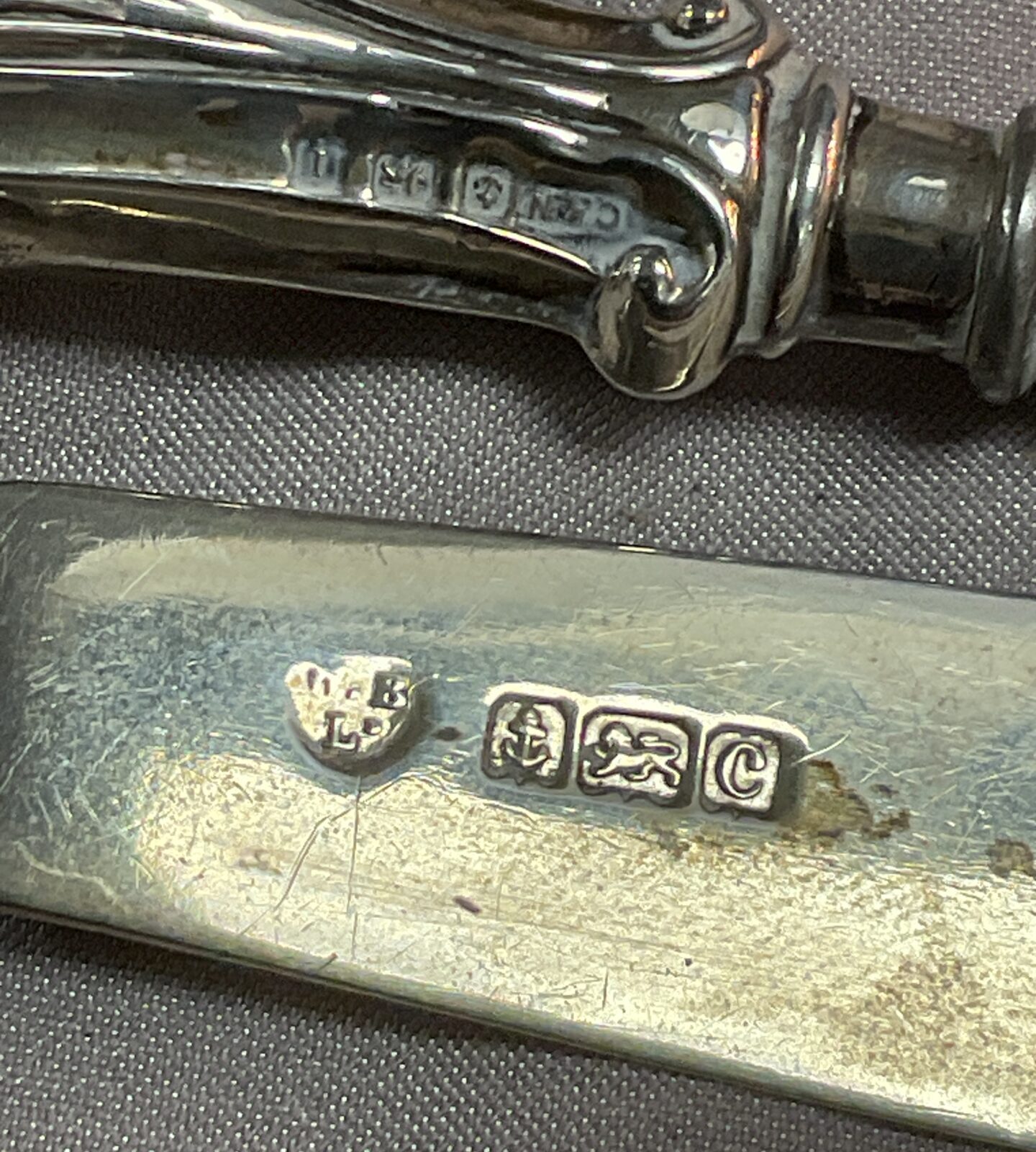 Hallmarked Silver handle shoe horn and Silver Butterknife - Image 2