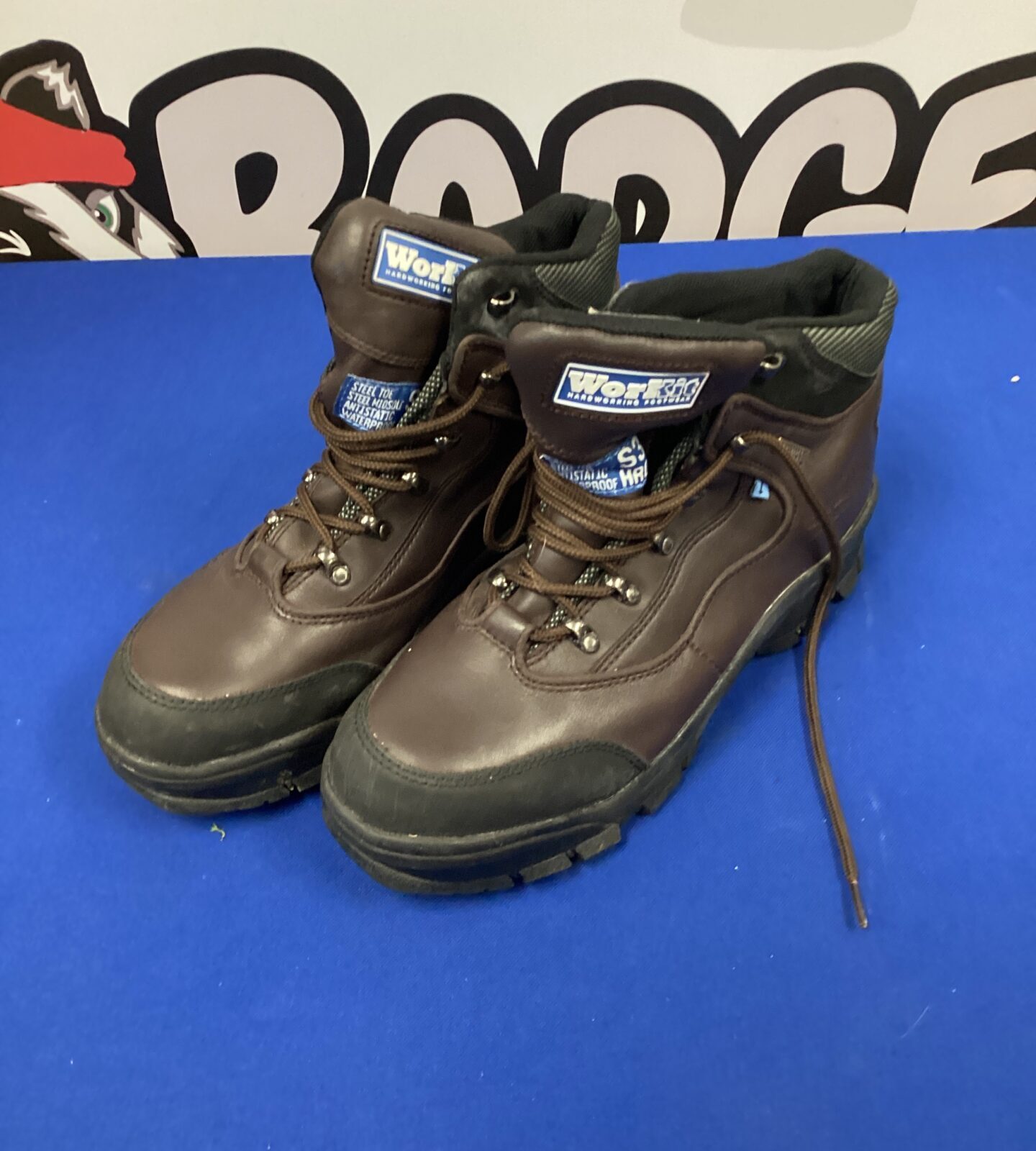 Pair of size workit safety boots size 8