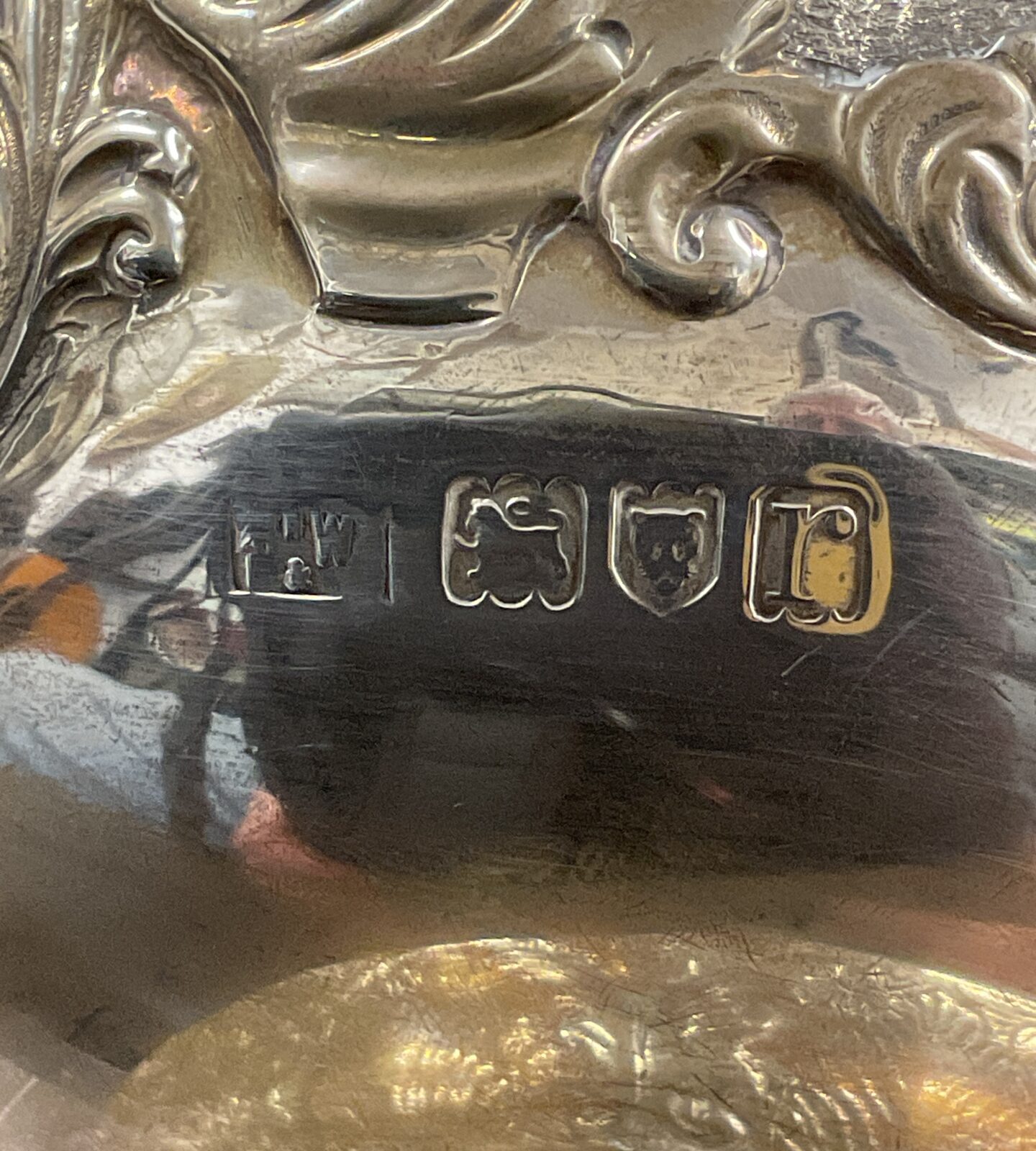 A Hallmarked silver Monteith style bowl ‘The Allison Bakers Trophy’ London 1913 by Mappin and Webb 475g - Image 2