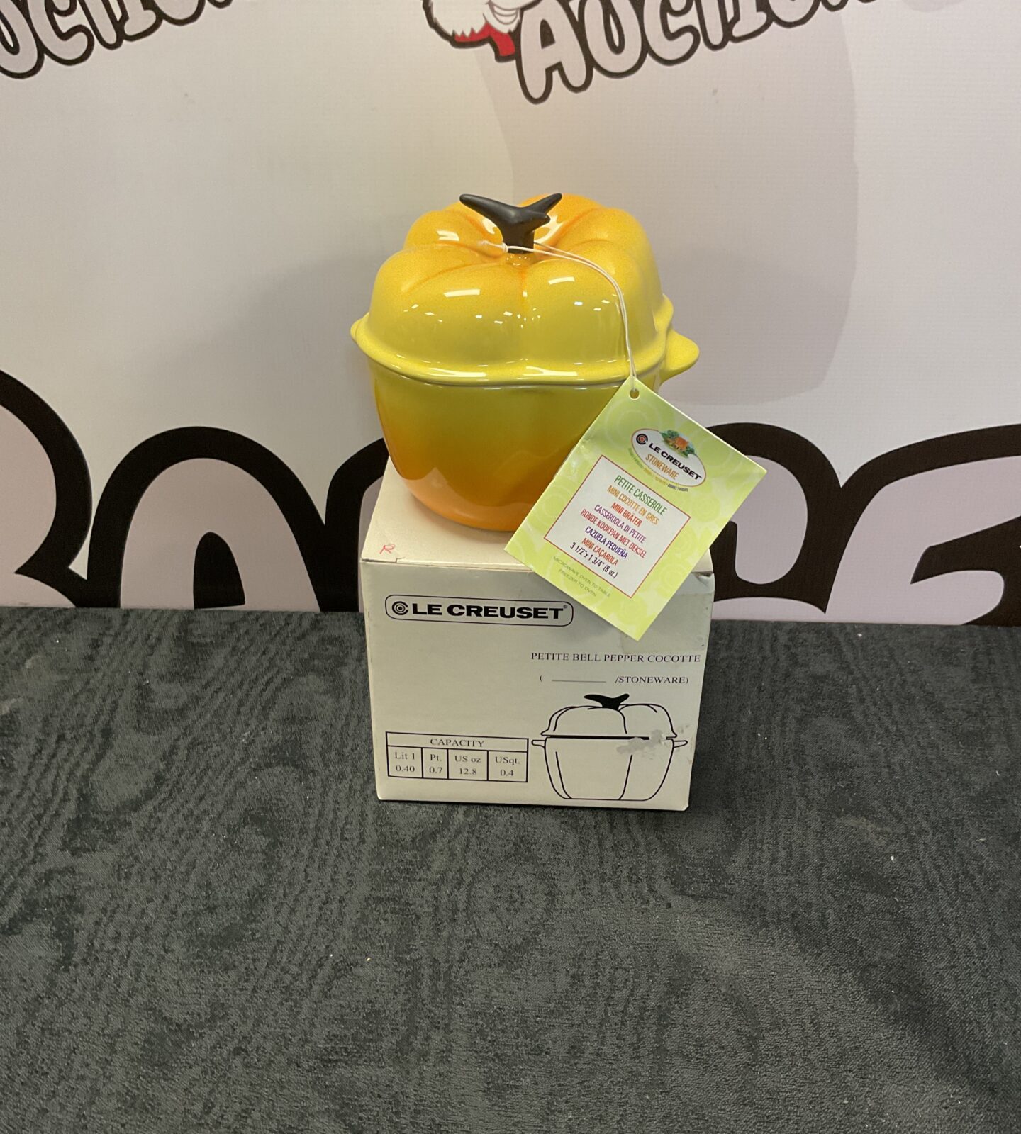 le crueset petite bell pepper stoneware cocotte. New and Boxed