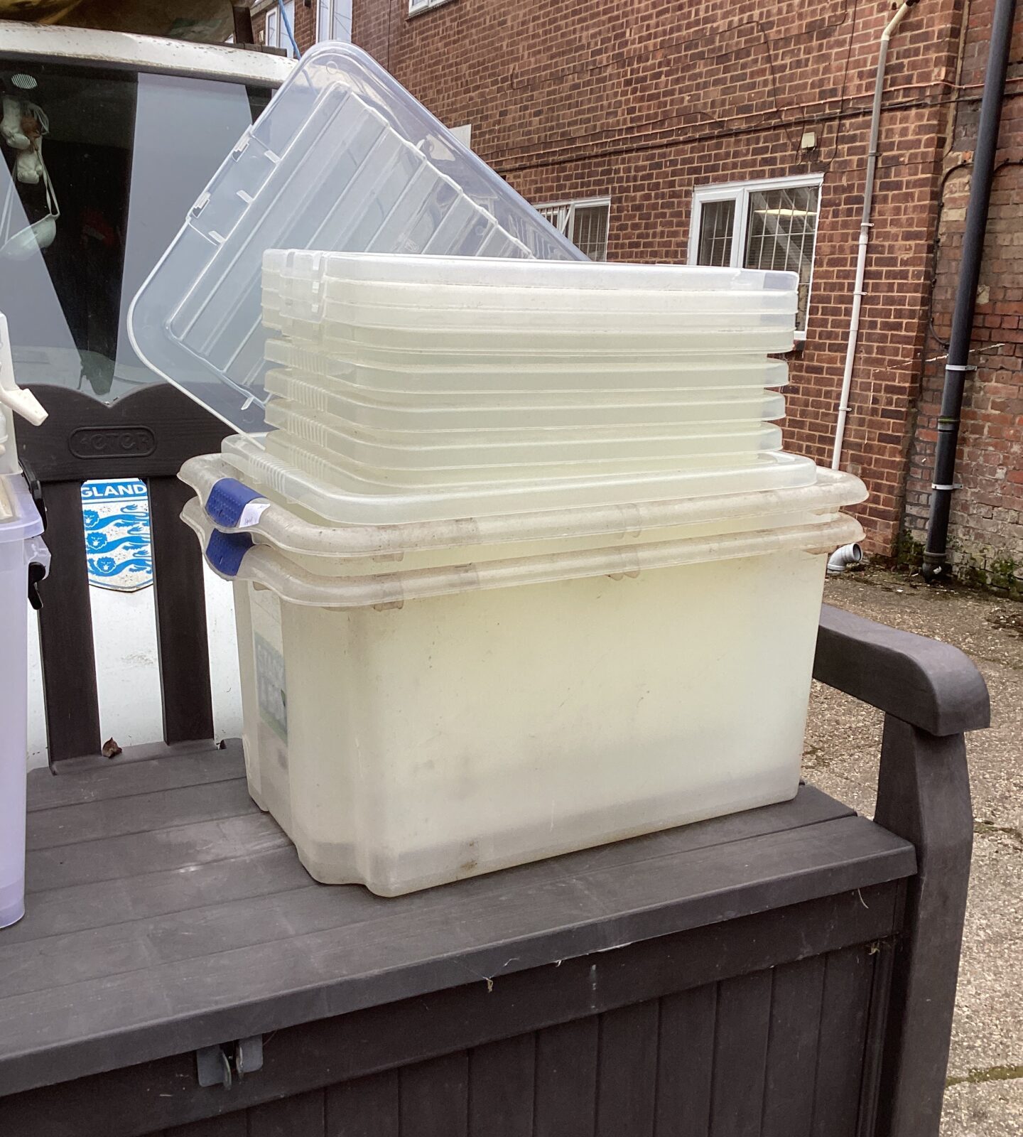 Set of storage containers
