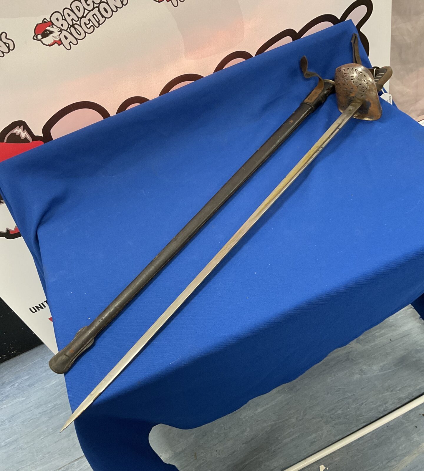 WW1 J R Gaunt and Son Late Edward Thurkle London 1912 pattern heavy cavalry Officers Sword With Leather Scabbard