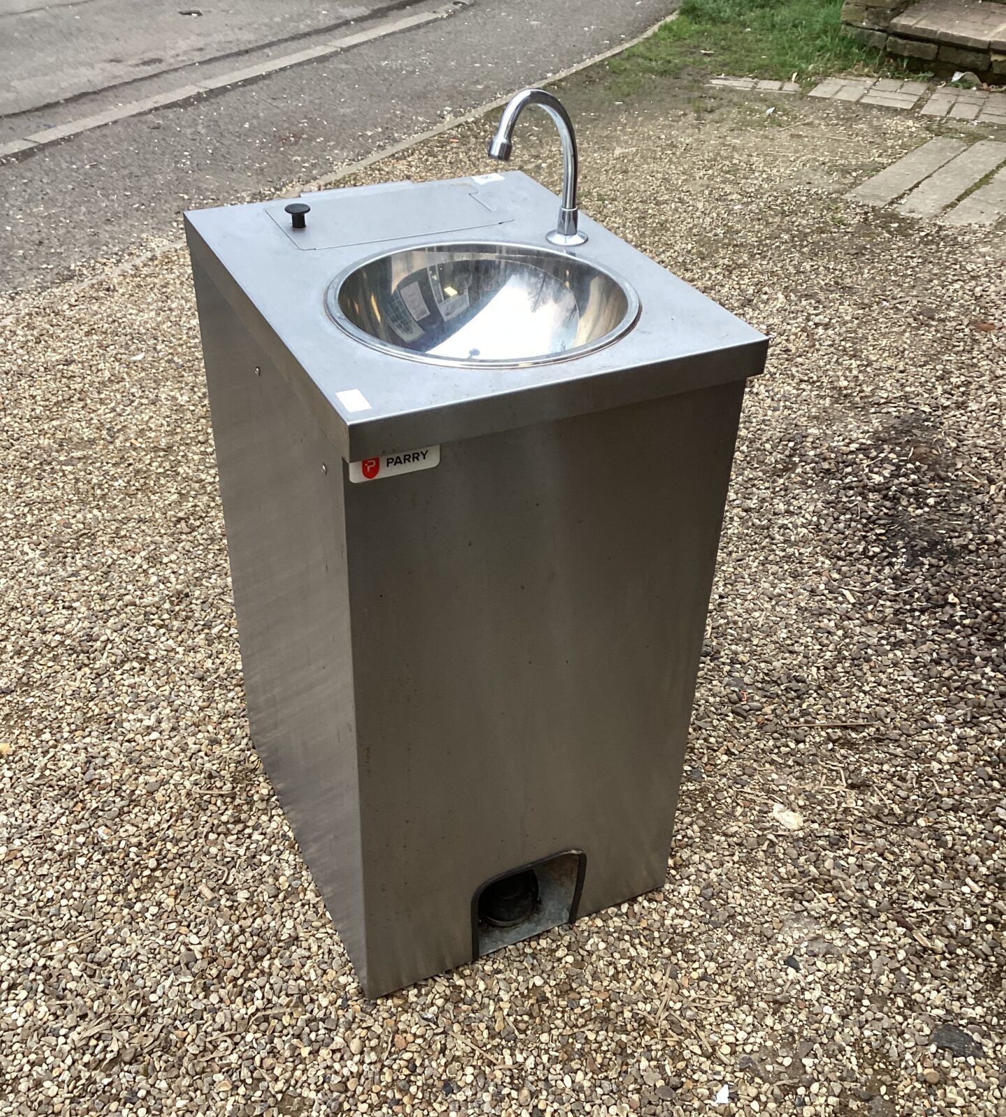 Parry Stainless steel washing Station with heater