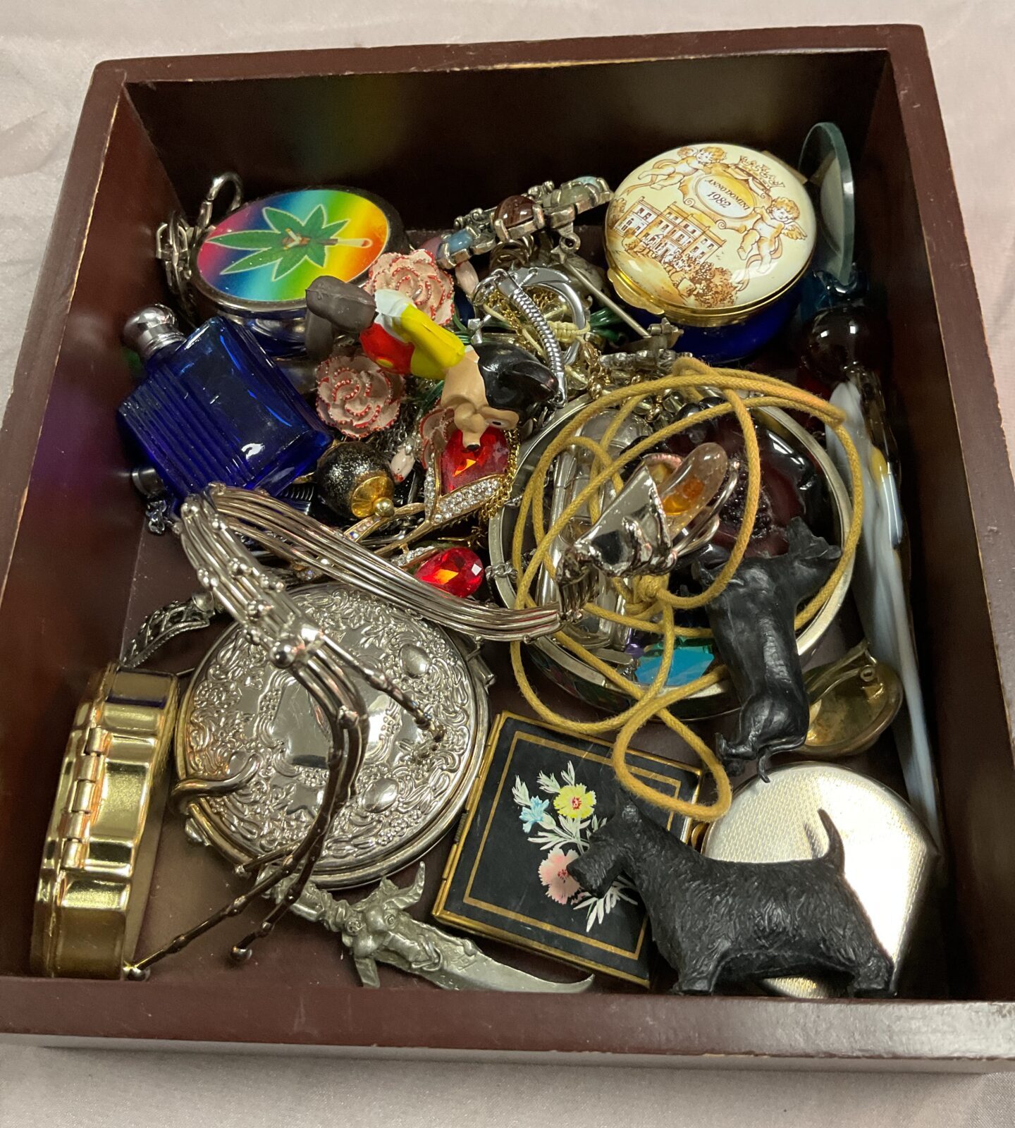 Tray of mixed  jewellery and odds