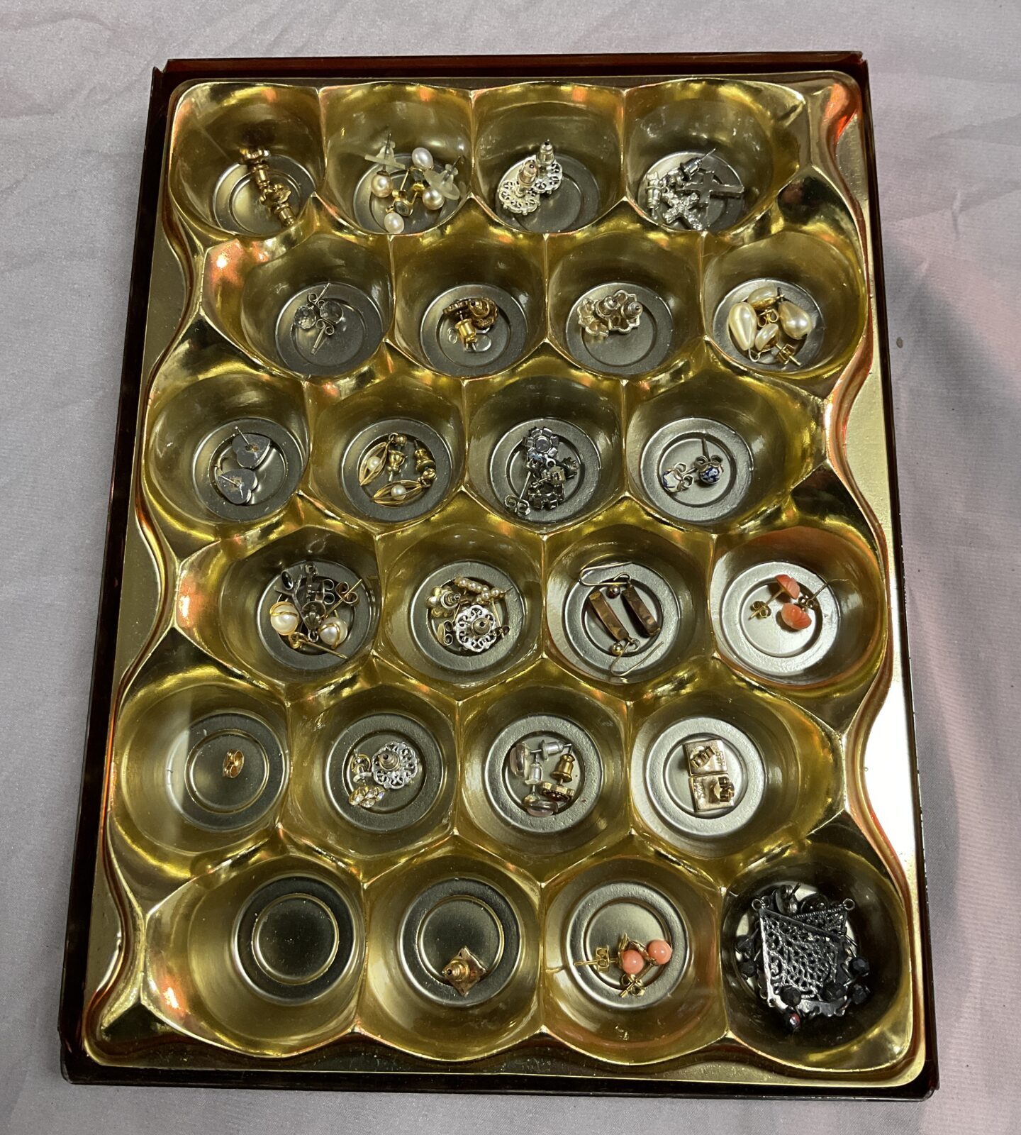 tray of 24 Pairs Stud earrings