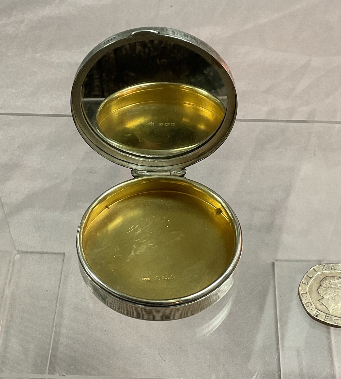 Hallmarked silver pill box - Image 2